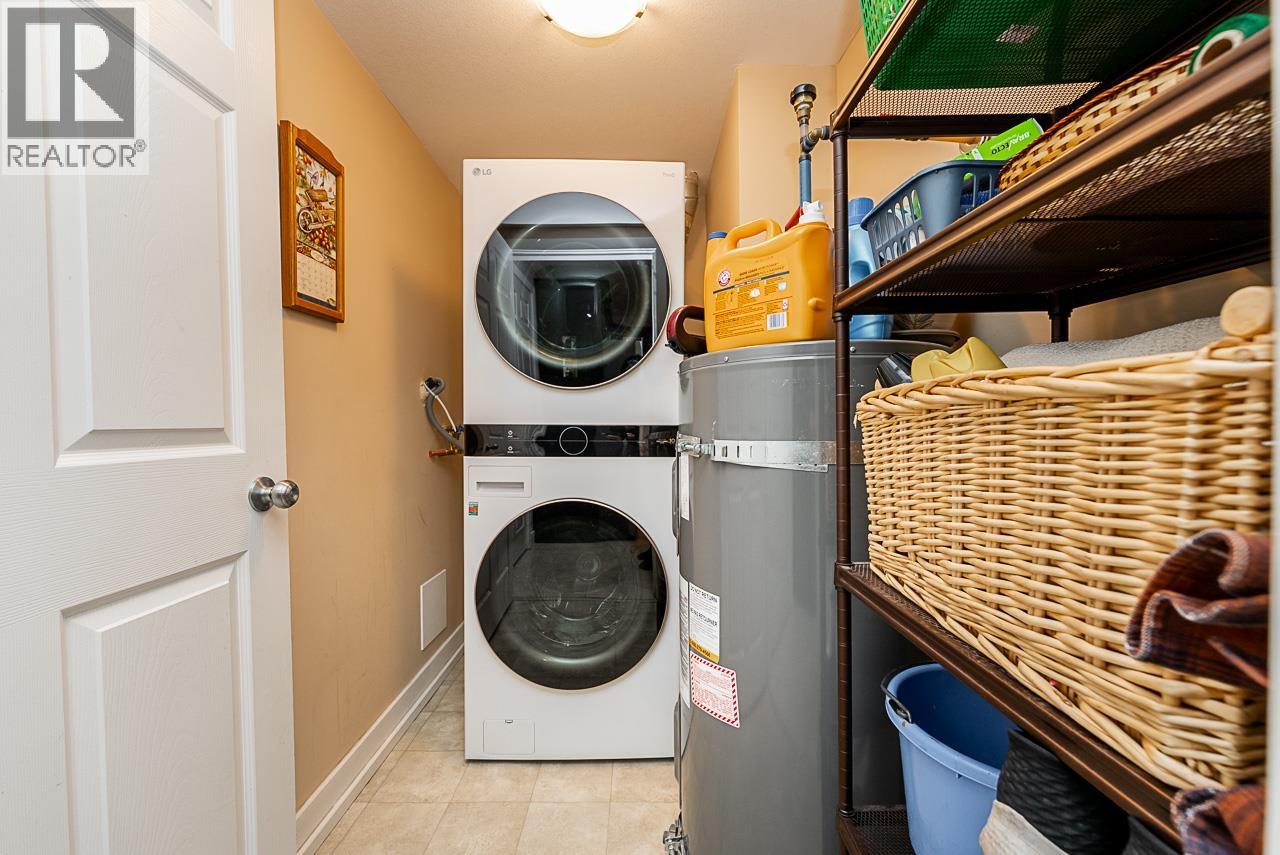 402 1310 VICTORIA STREET, Squamish