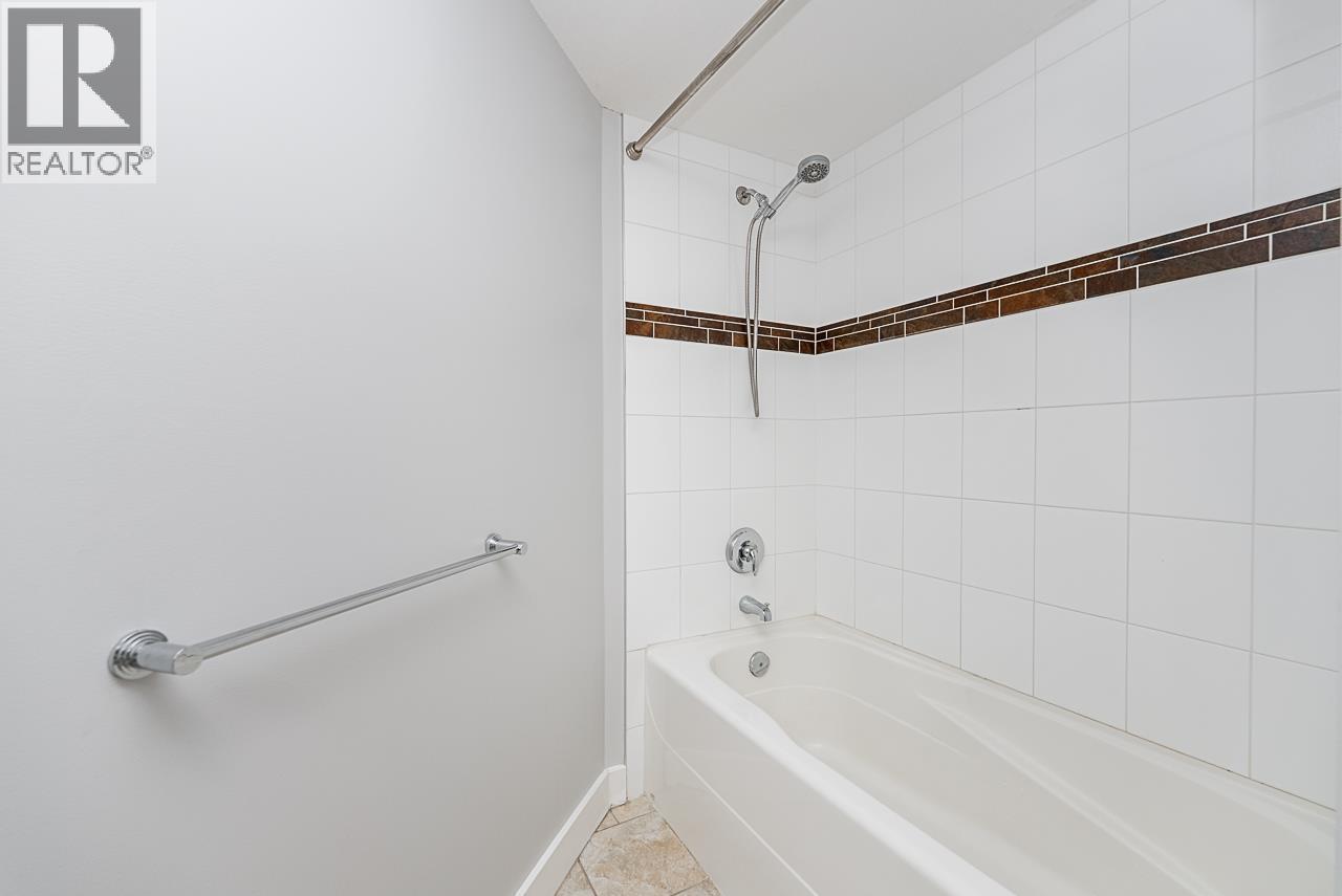 402 1310 VICTORIA STREET, Squamish