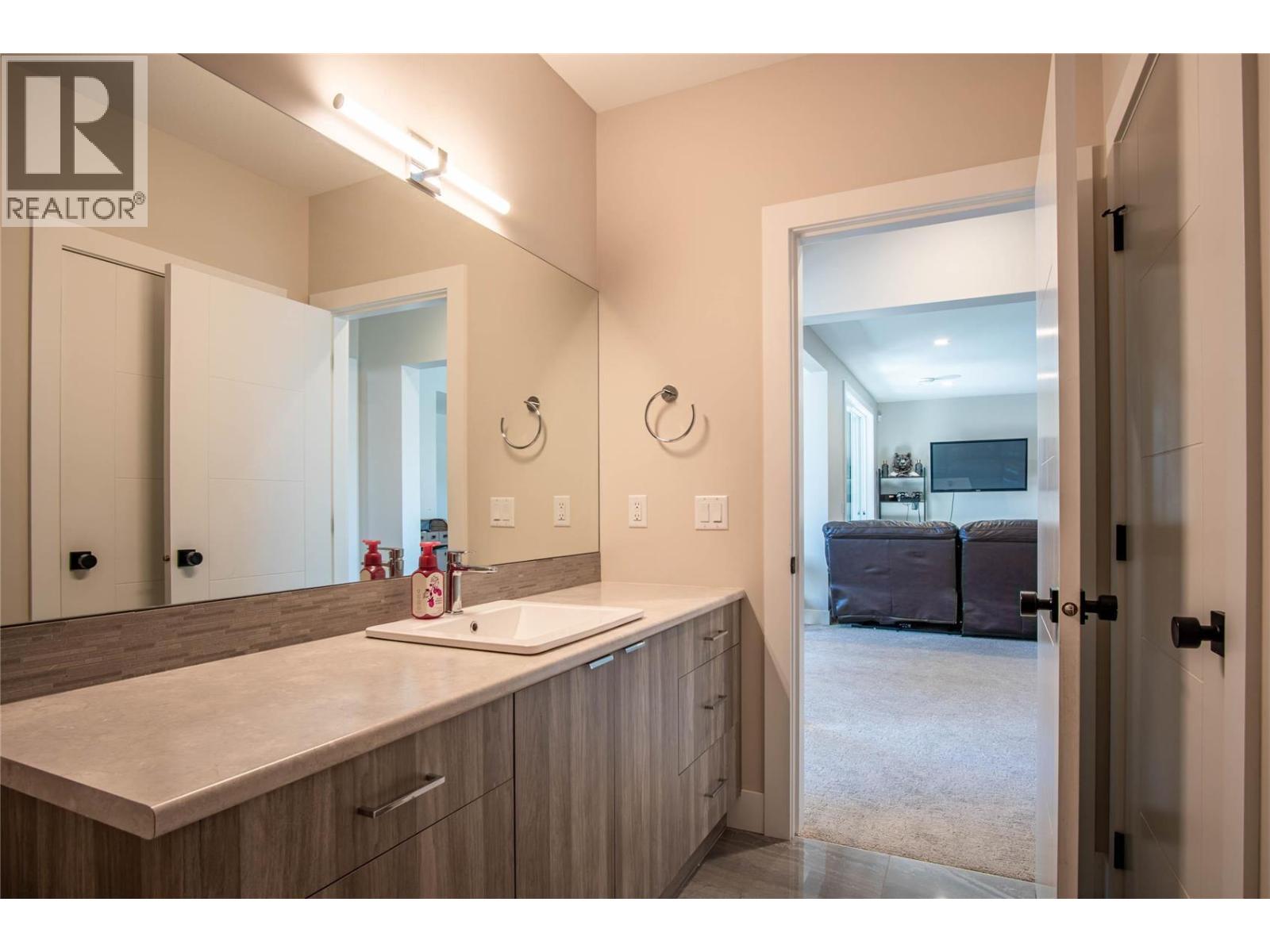  10335 Long Road, Lake Country