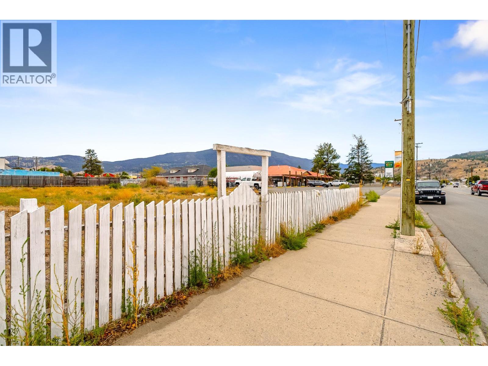  1798/1740 Voght Street, Merritt