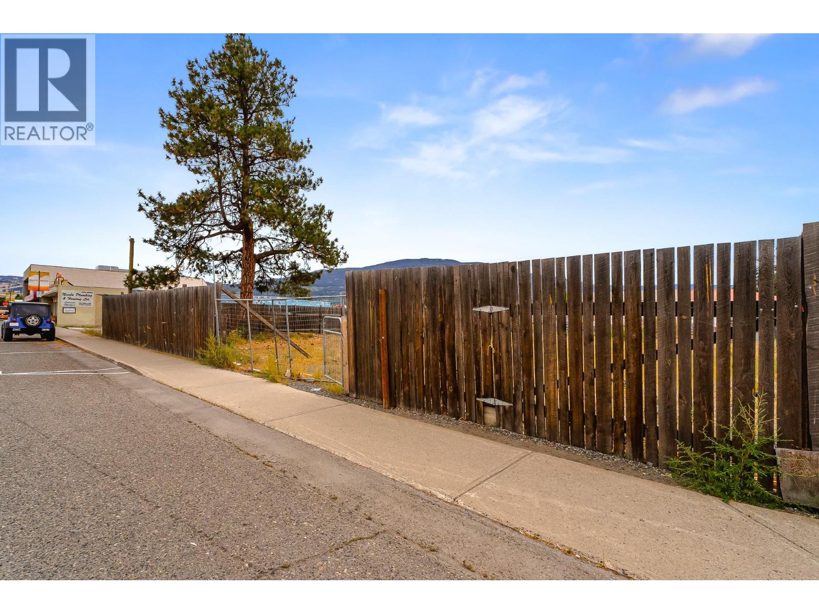  1798/1740 Voght Street, Merritt