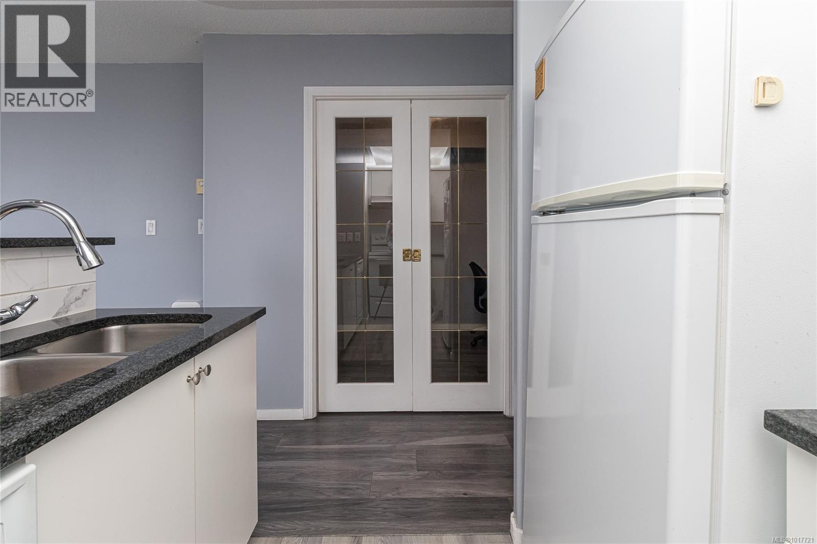 1008 930 Yates Street, Victoria