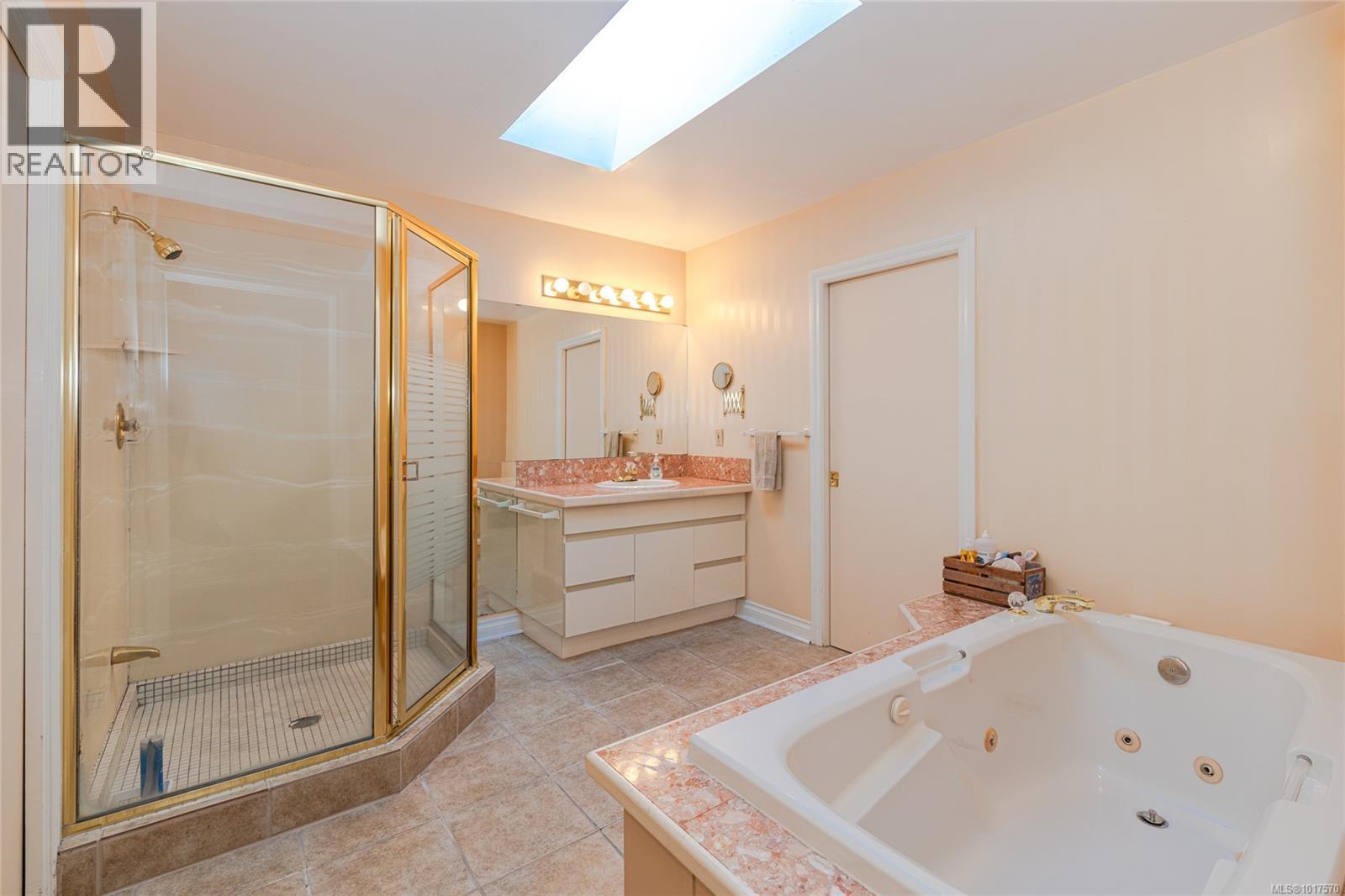  4727 Treetop Heights, Saanich