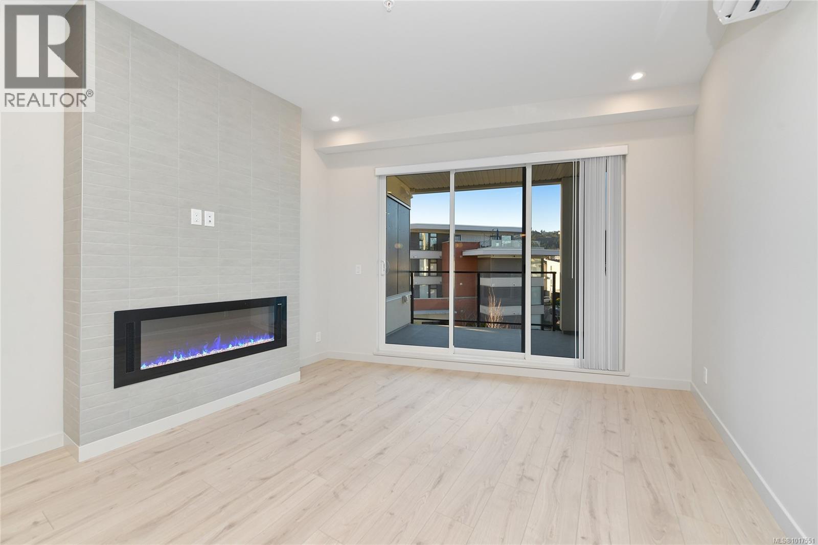 308 947 Whirlaway Crescent, Langford