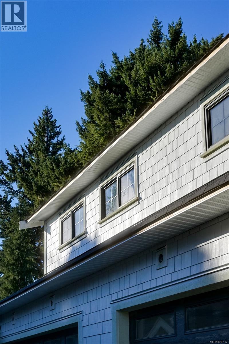 2 5032 Wesley Road, Saanich