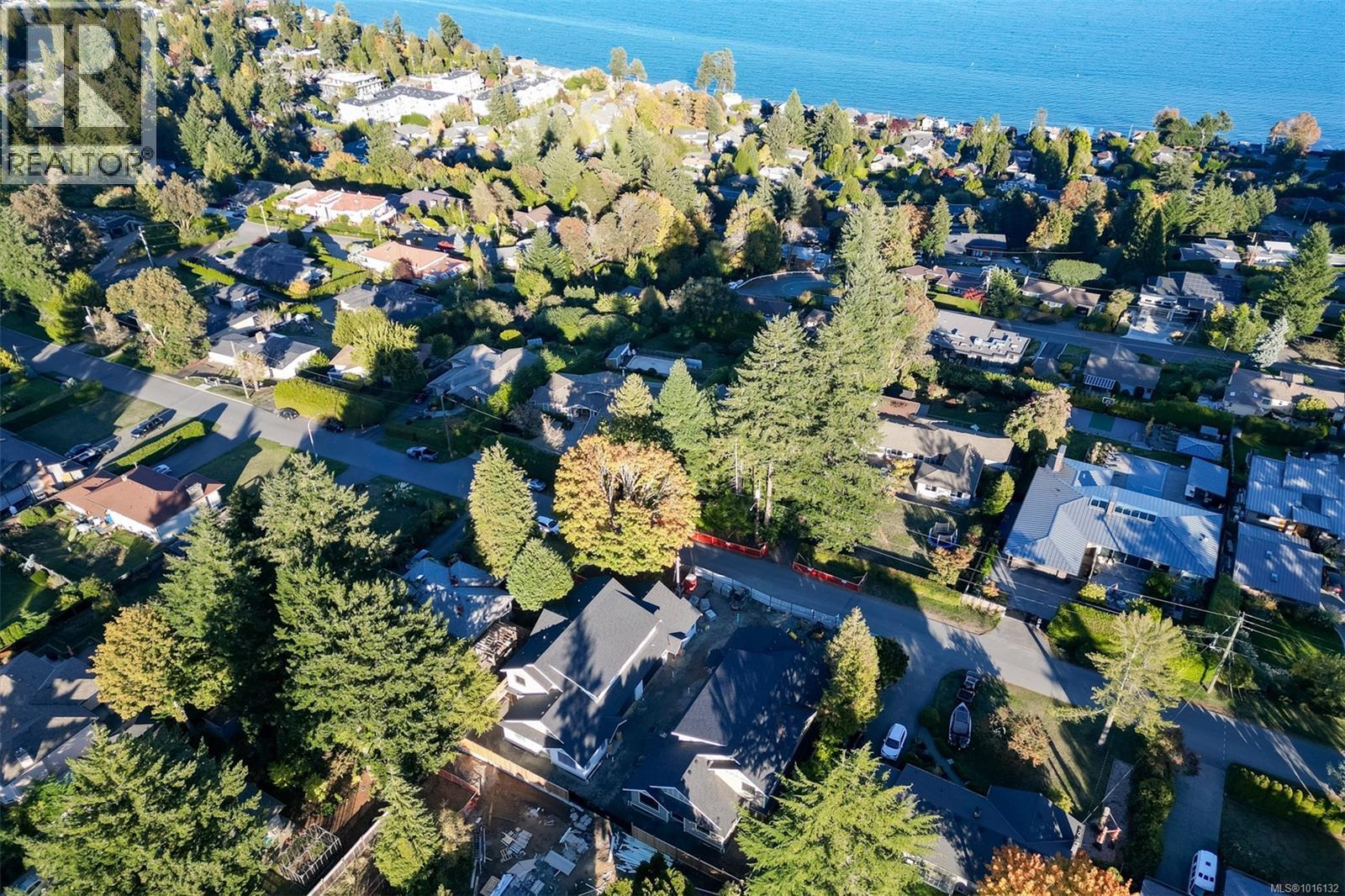 2 5032 Wesley Road, Saanich