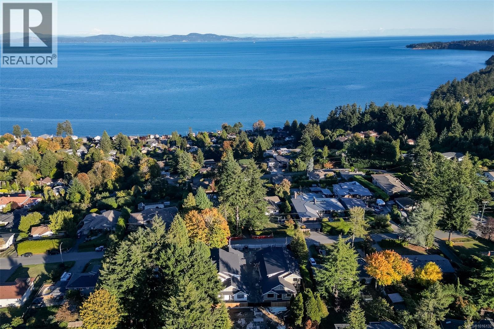 2 5032 Wesley Road, Saanich