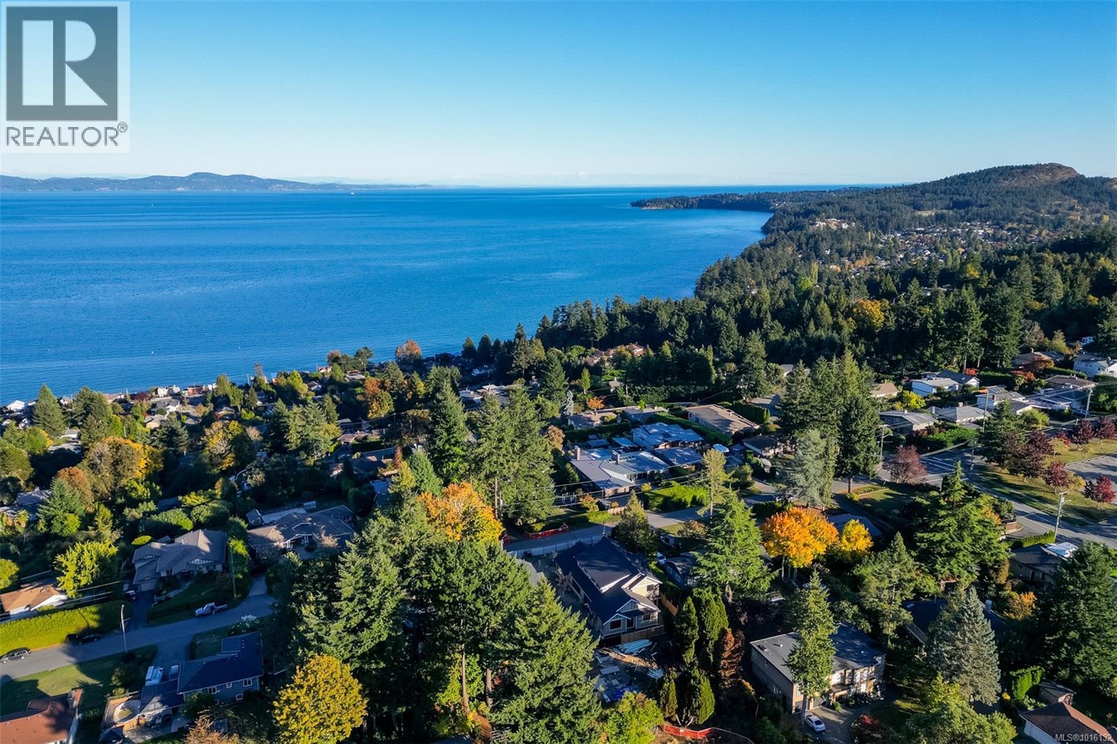 2 5032 Wesley Road, Saanich