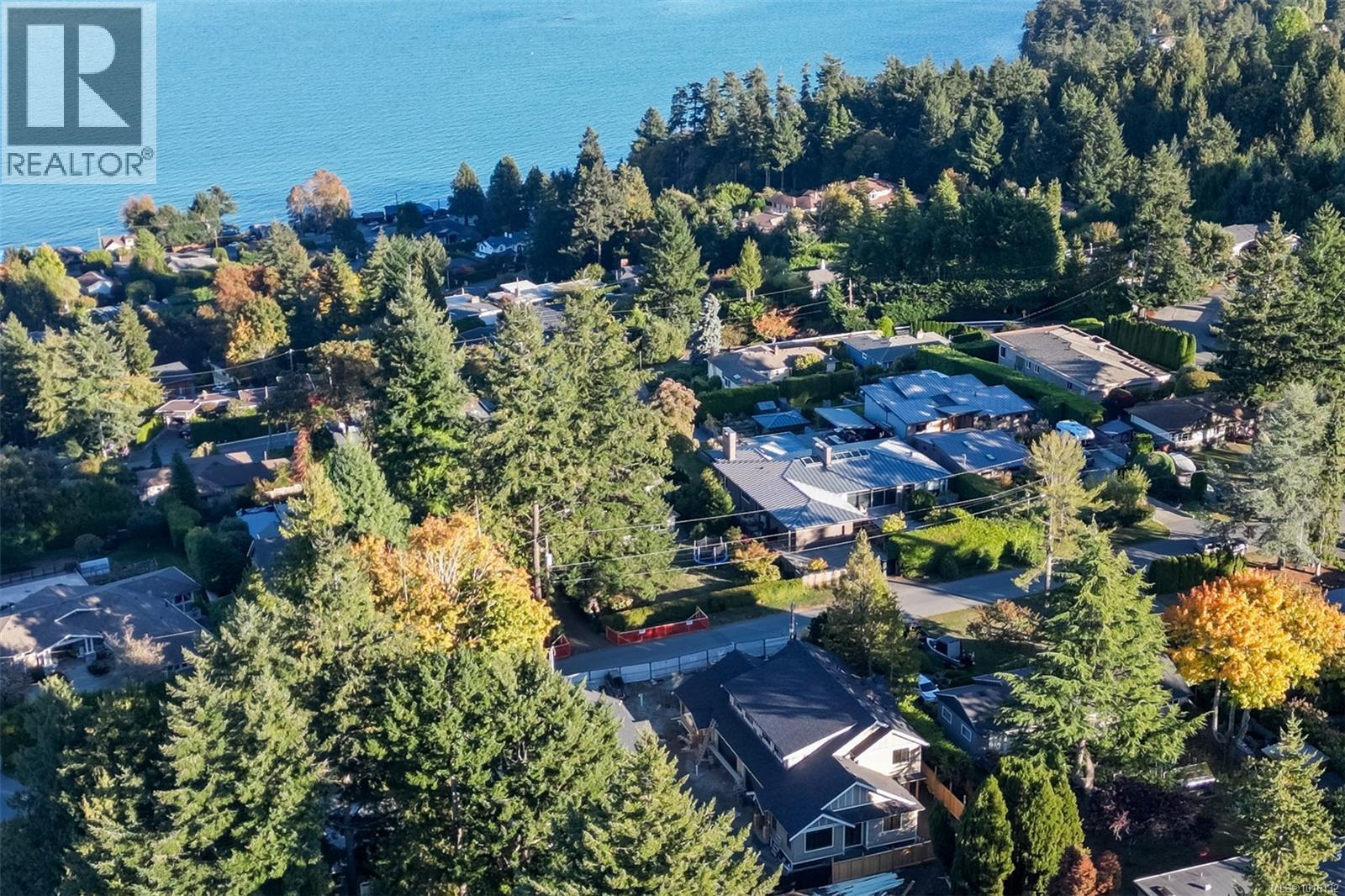 2 5032 Wesley Road, Saanich