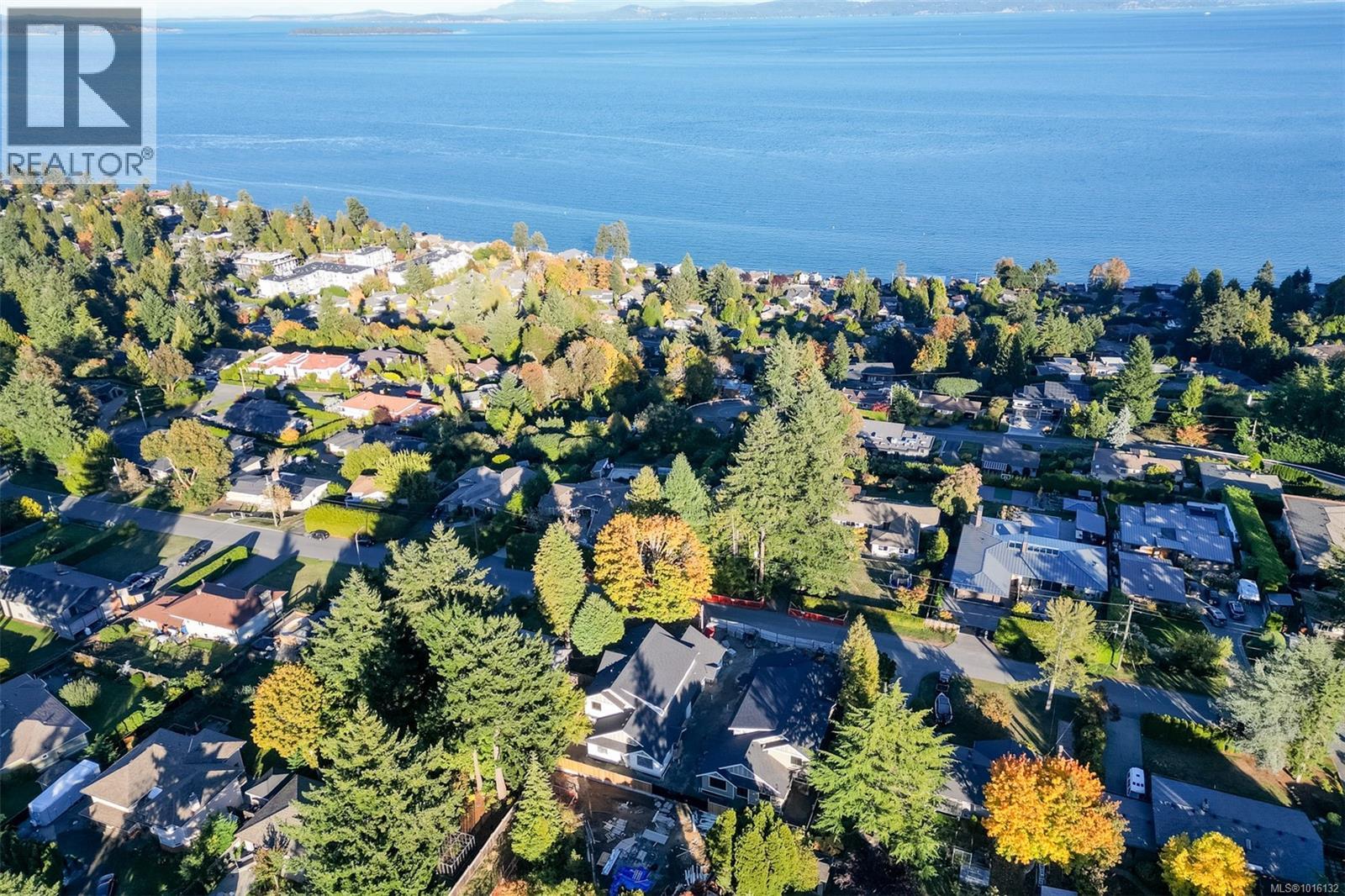2 5032 Wesley Road, Saanich