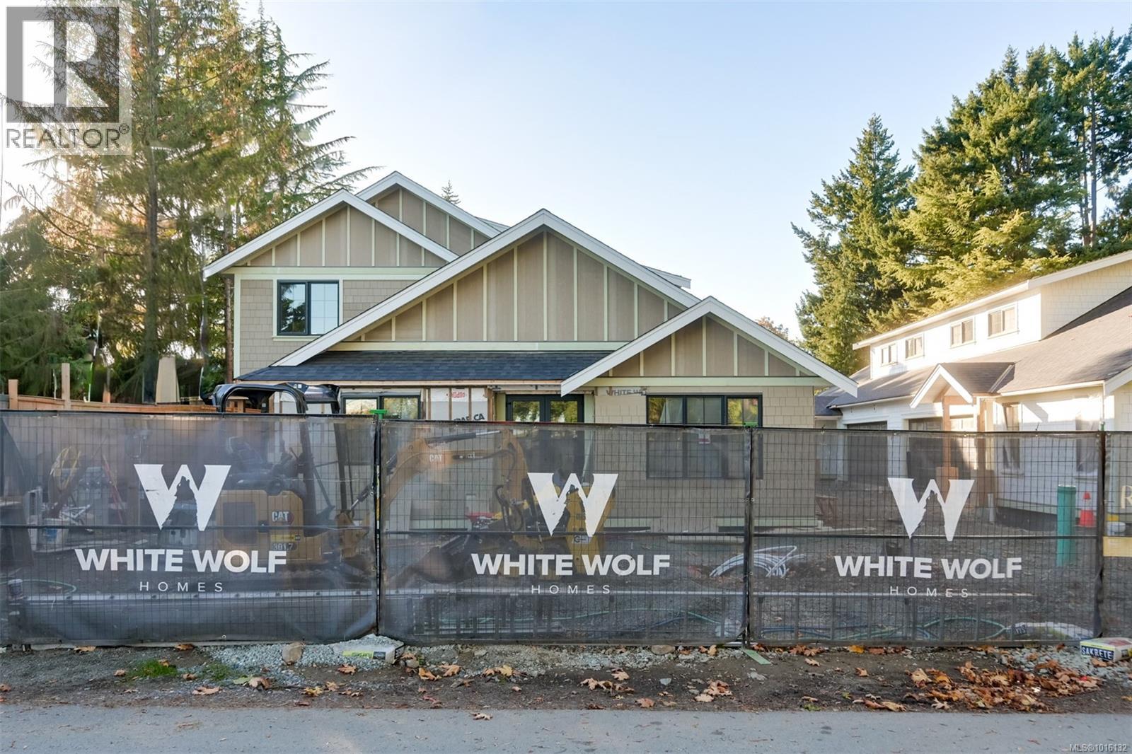 2 5032 Wesley Road, Saanich