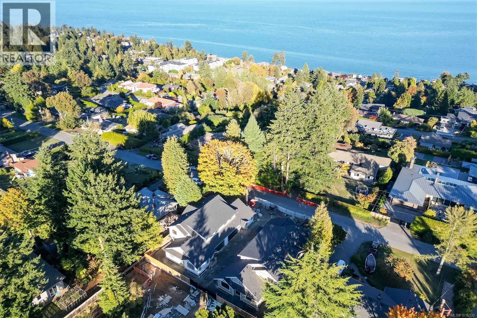 2 5032 Wesley Road, Saanich