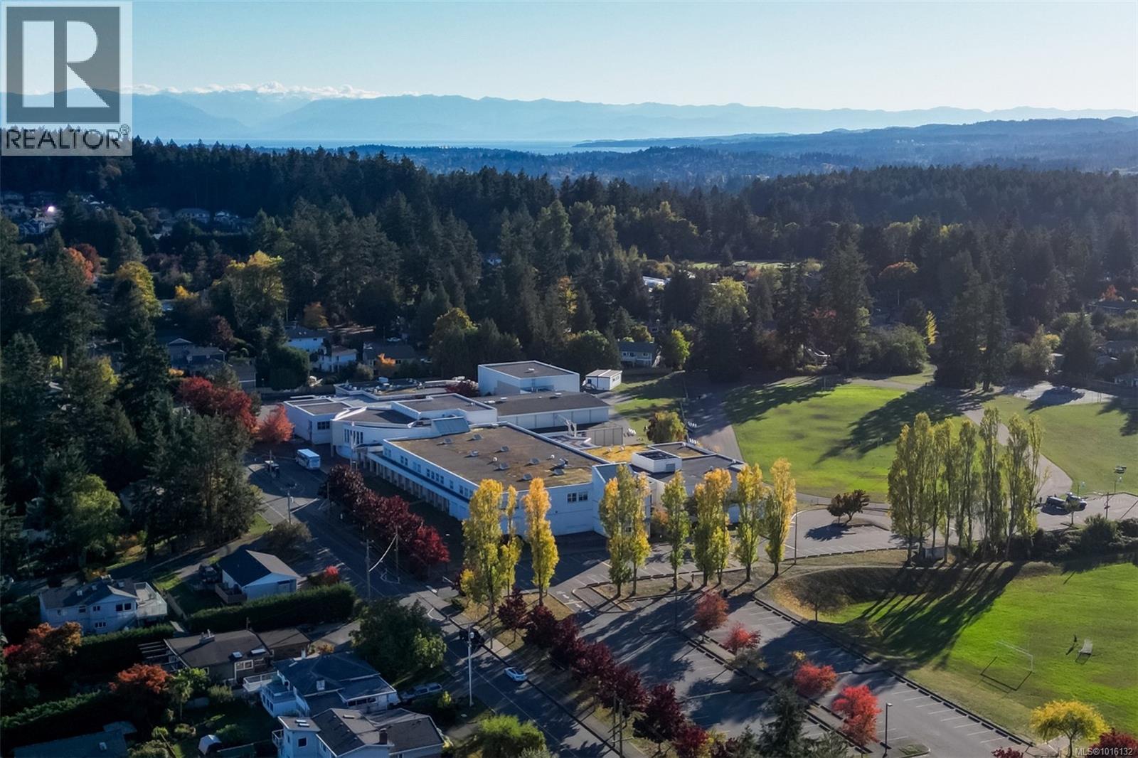 2 5032 Wesley Road, Saanich