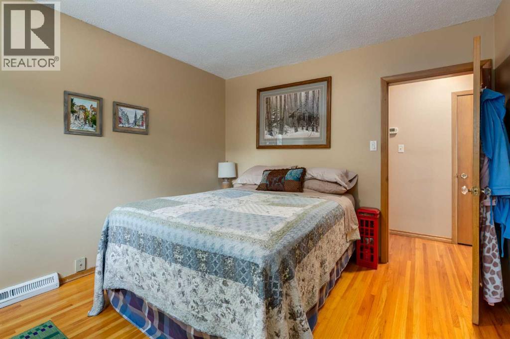 Single Family House Bungalow for Sale in  Chancellor Way NW Cambrian Heights Calgary 