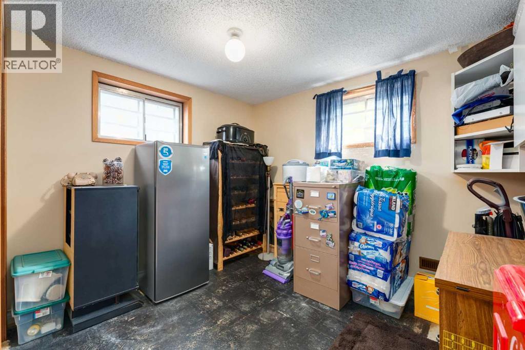 Single Family House Bungalow for Sale in  Chancellor Way NW Cambrian Heights Calgary 