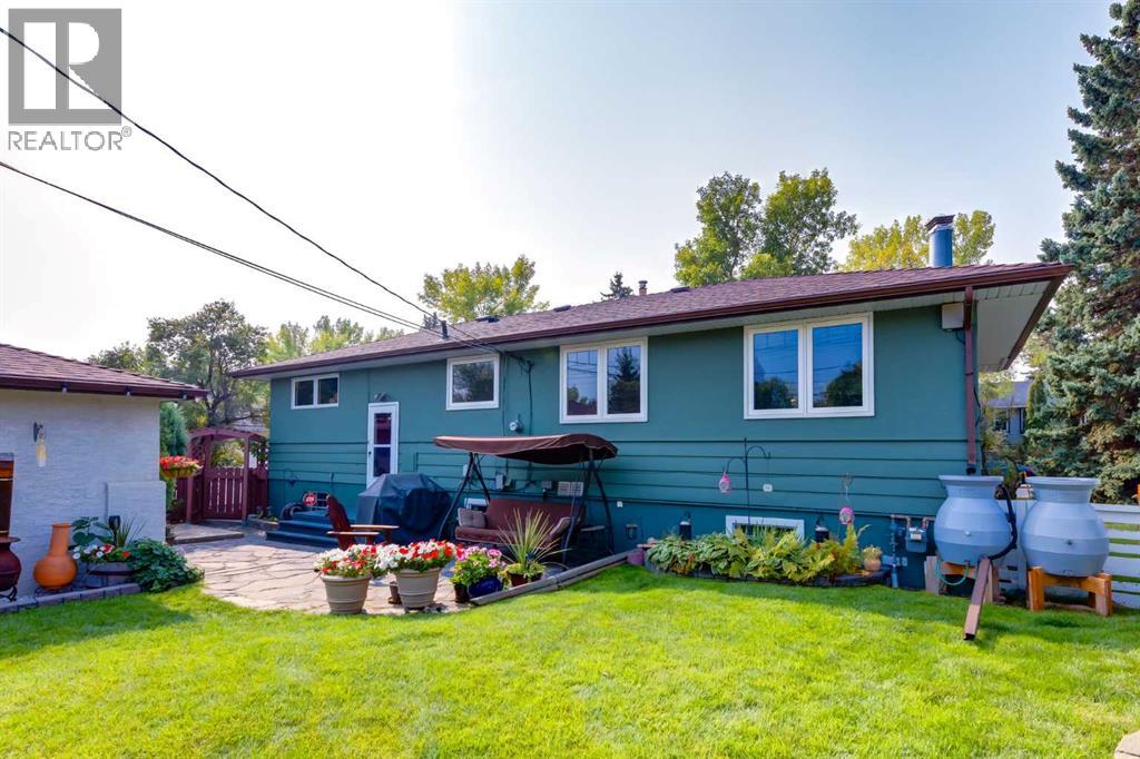 Single Family House Bungalow for Sale in  Chancellor Way NW Cambrian Heights Calgary 