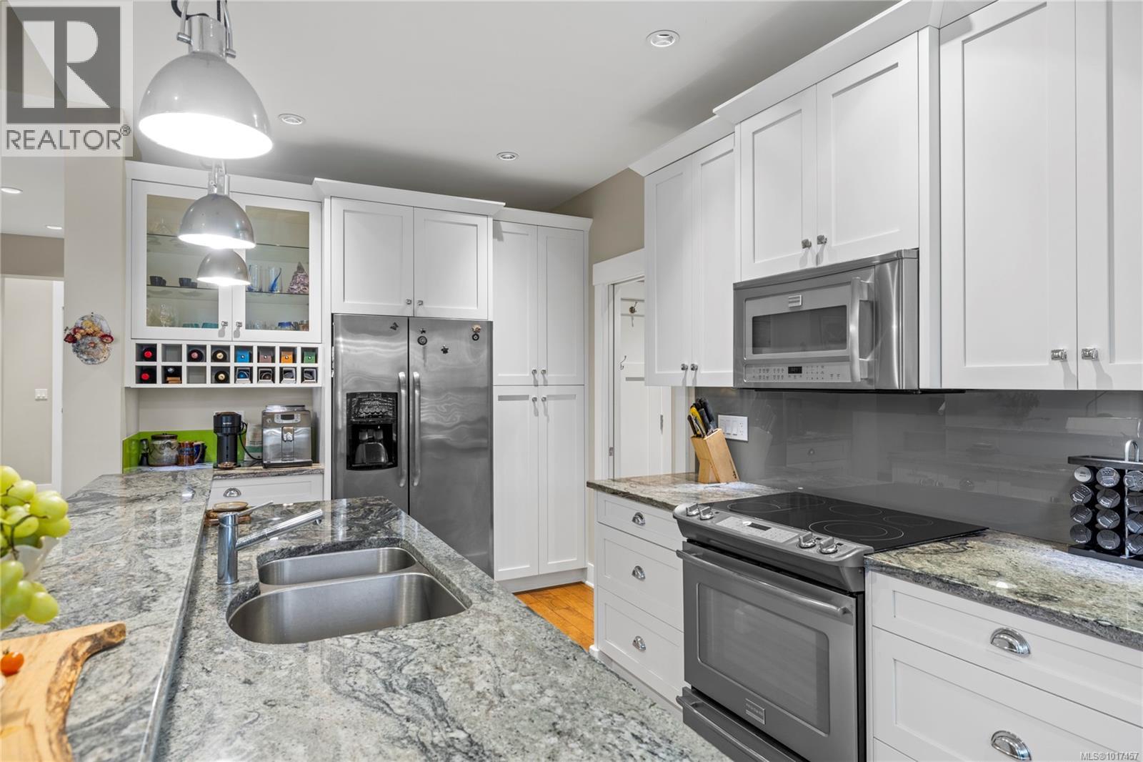 42 5251 Island Hwy W, Qualicum Beach