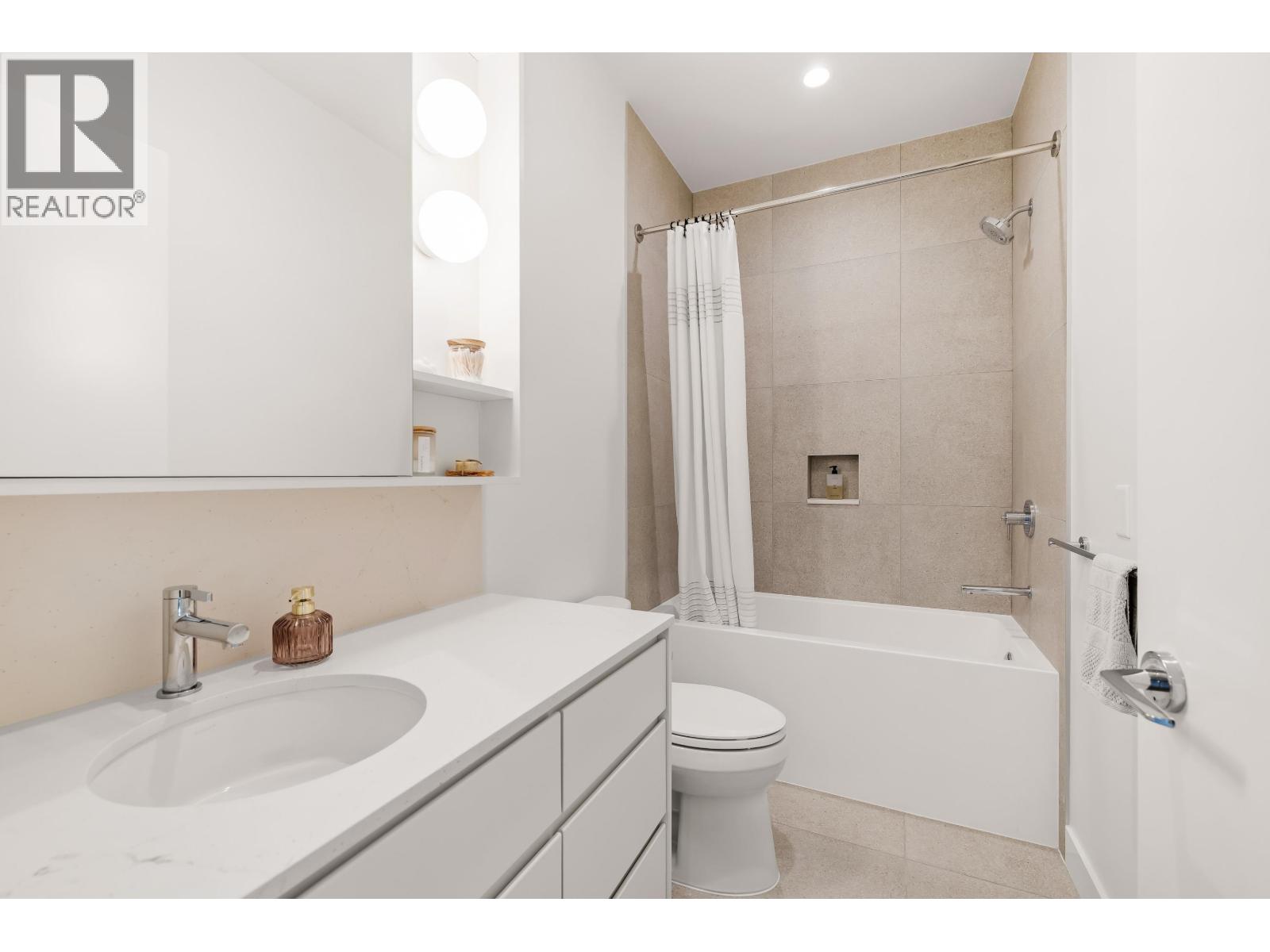 #26-6340 MARKET Avenue, Tsawwassen