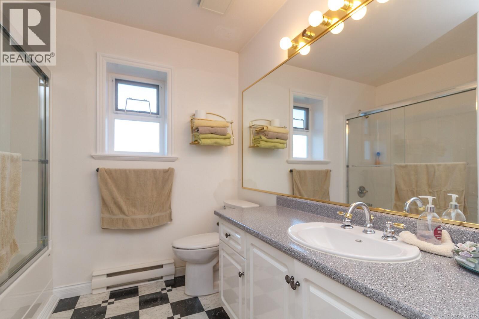 7112 Puckle Rd, Central Saanich