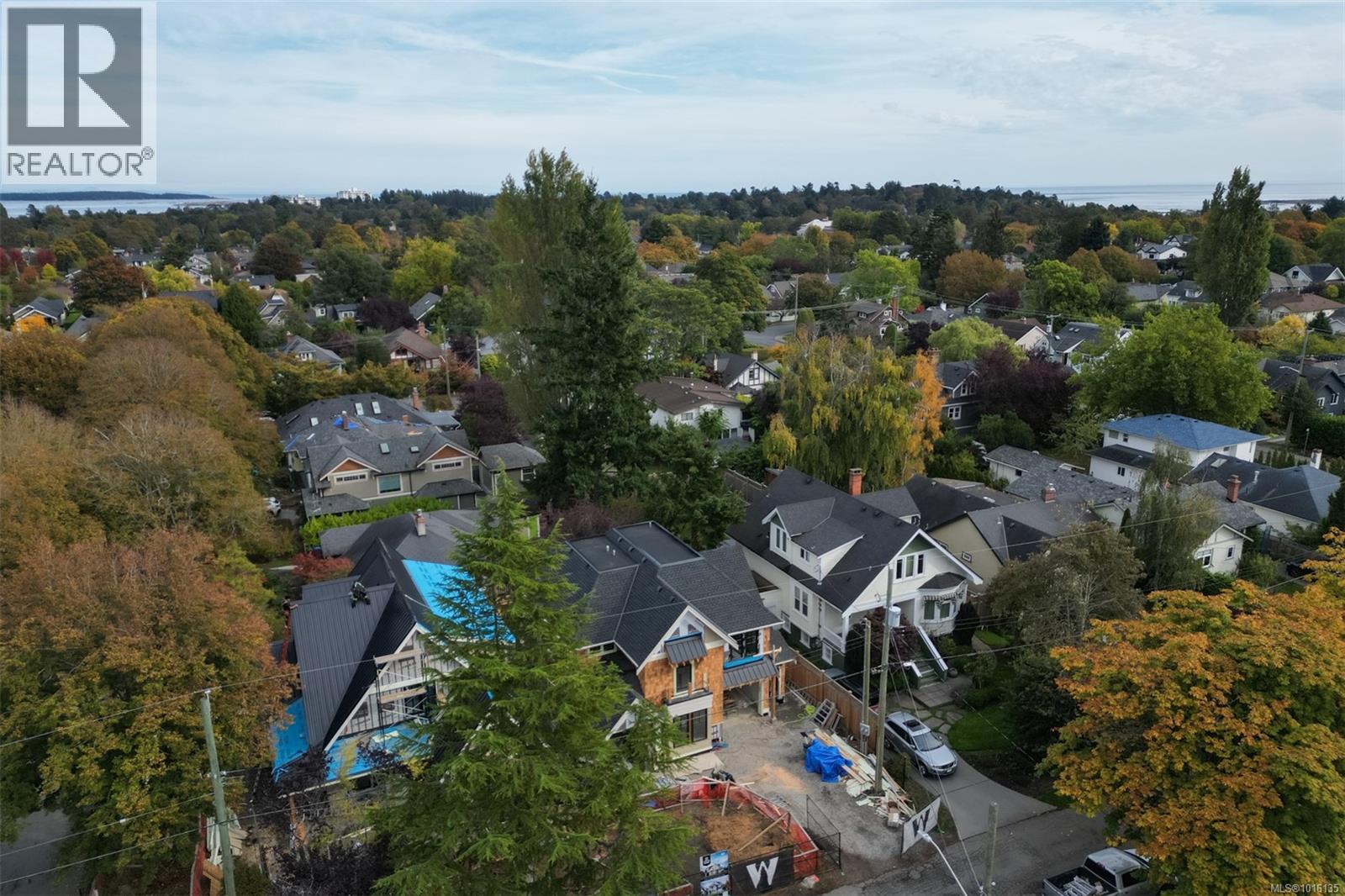  1039 Falkland Road, Oak Bay