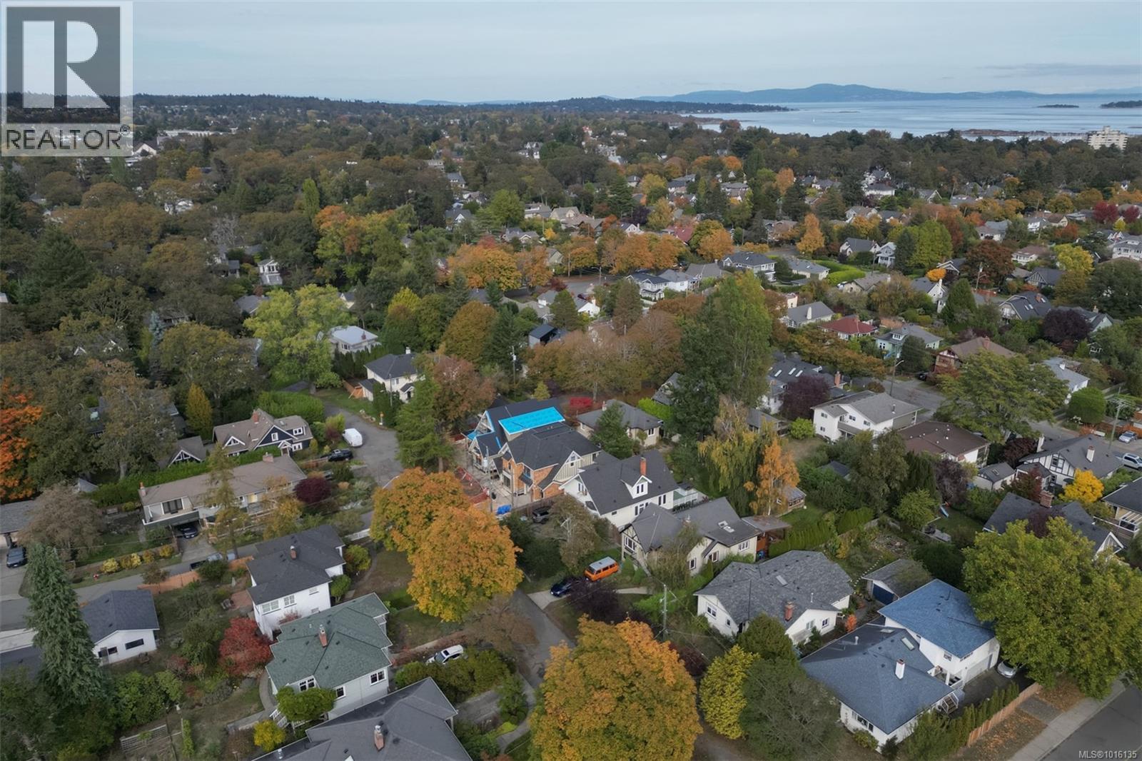  1039 Falkland Road, Oak Bay