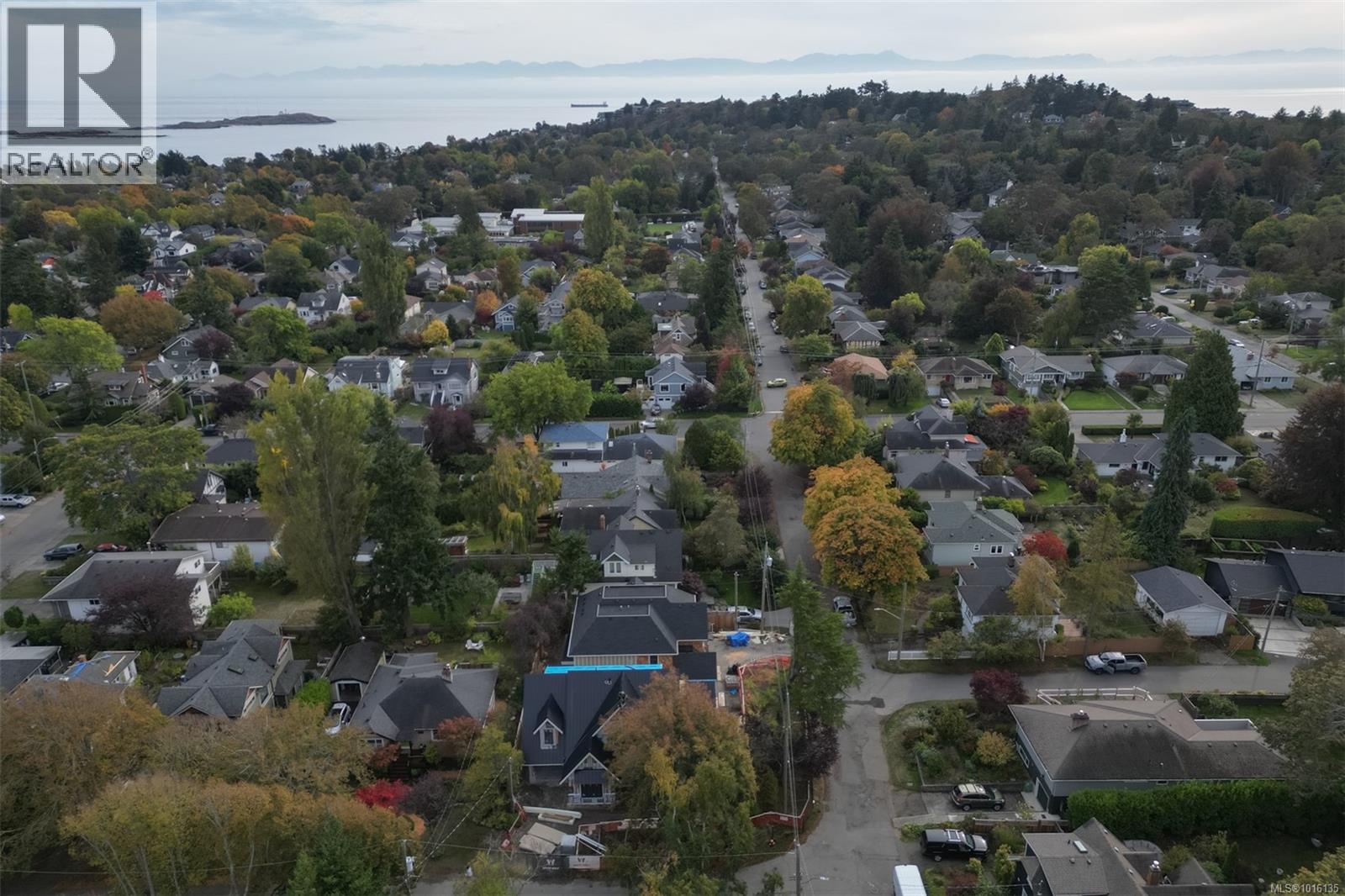  1039 Falkland Road, Oak Bay