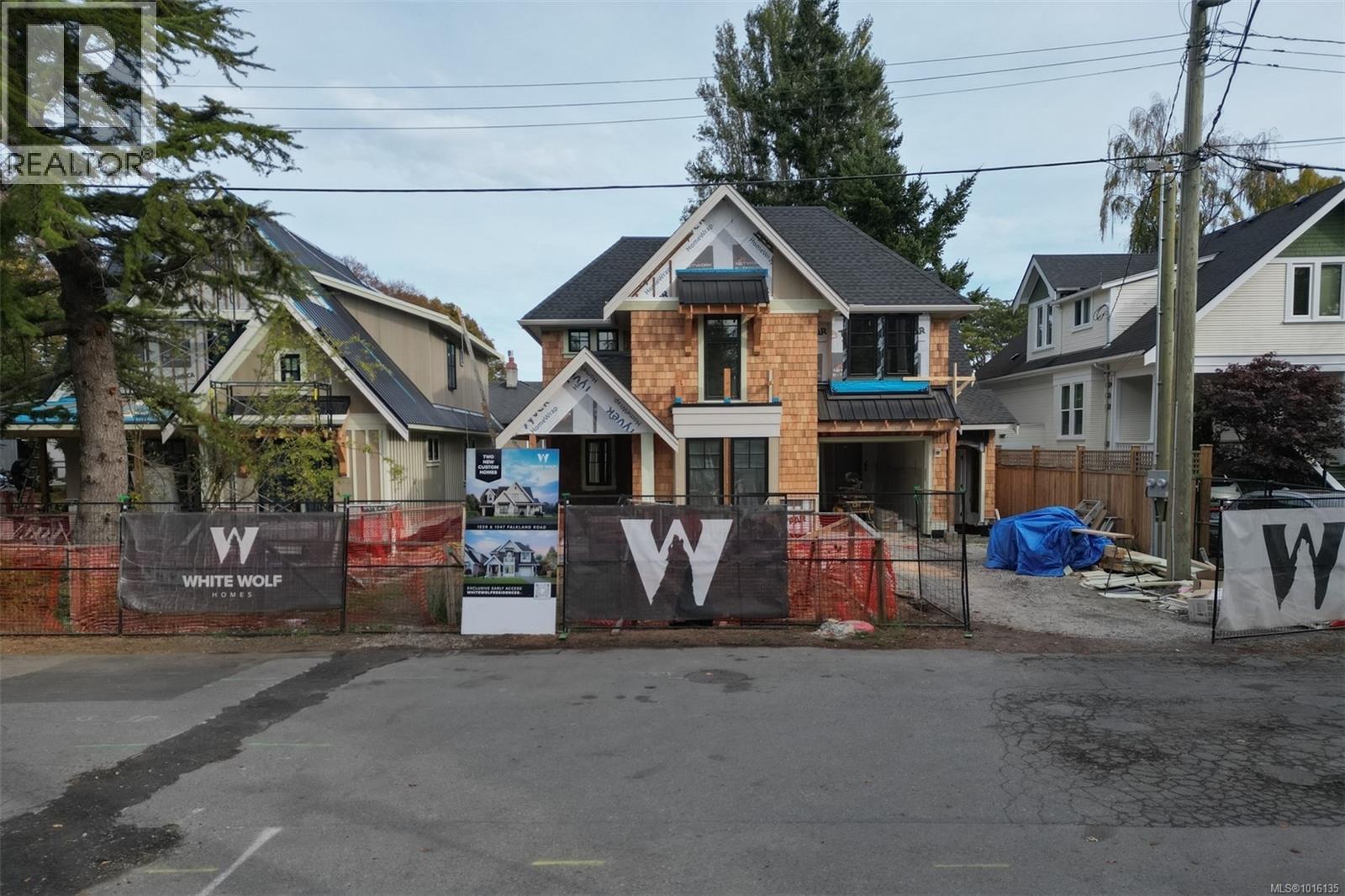  1039 Falkland Road, Oak Bay