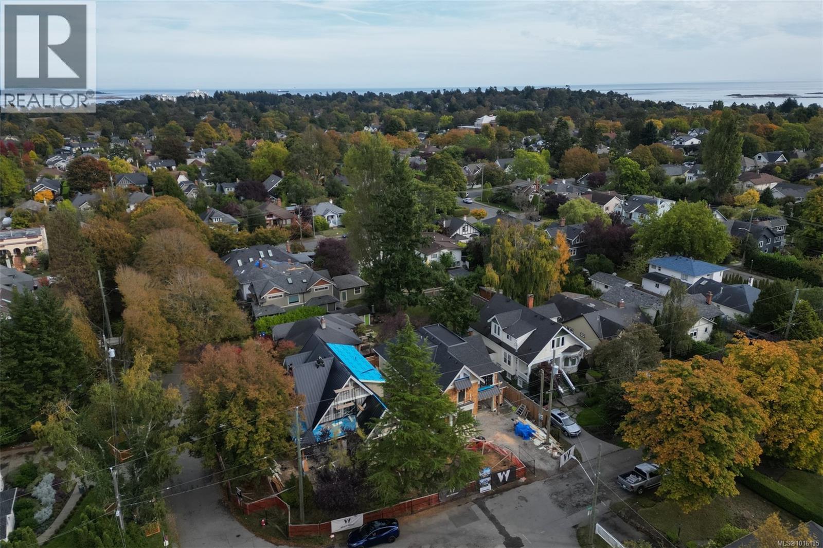  1039 Falkland Road, Oak Bay