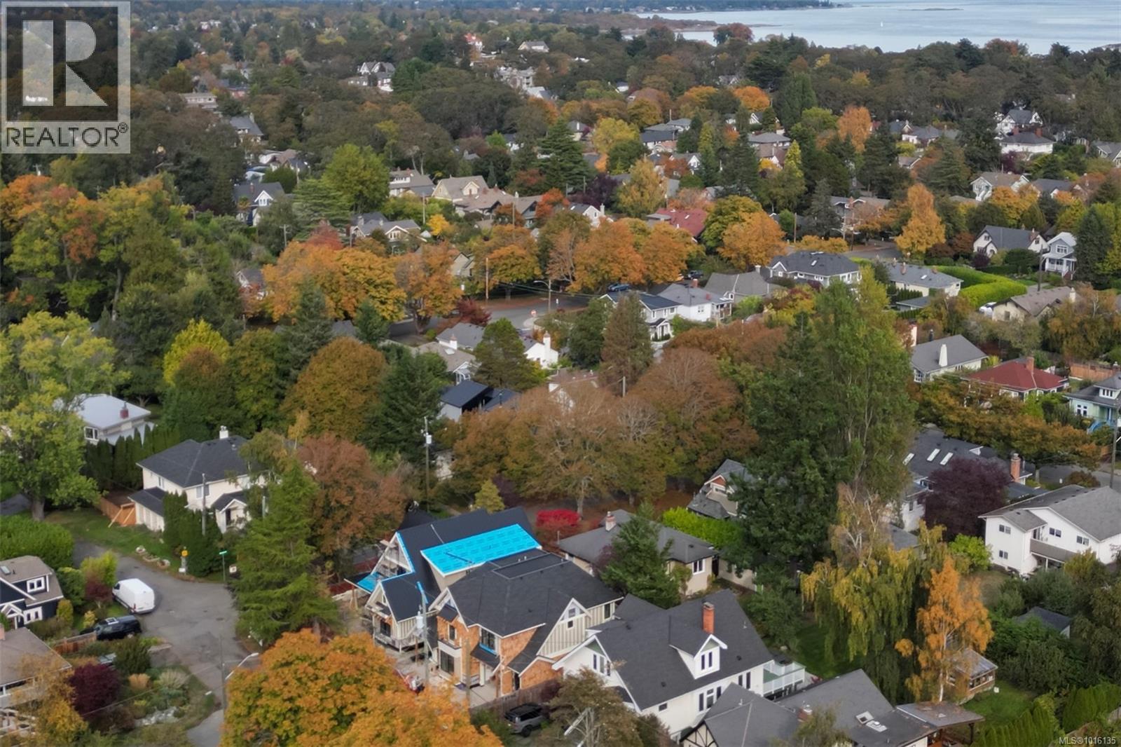  1039 Falkland Road, Oak Bay