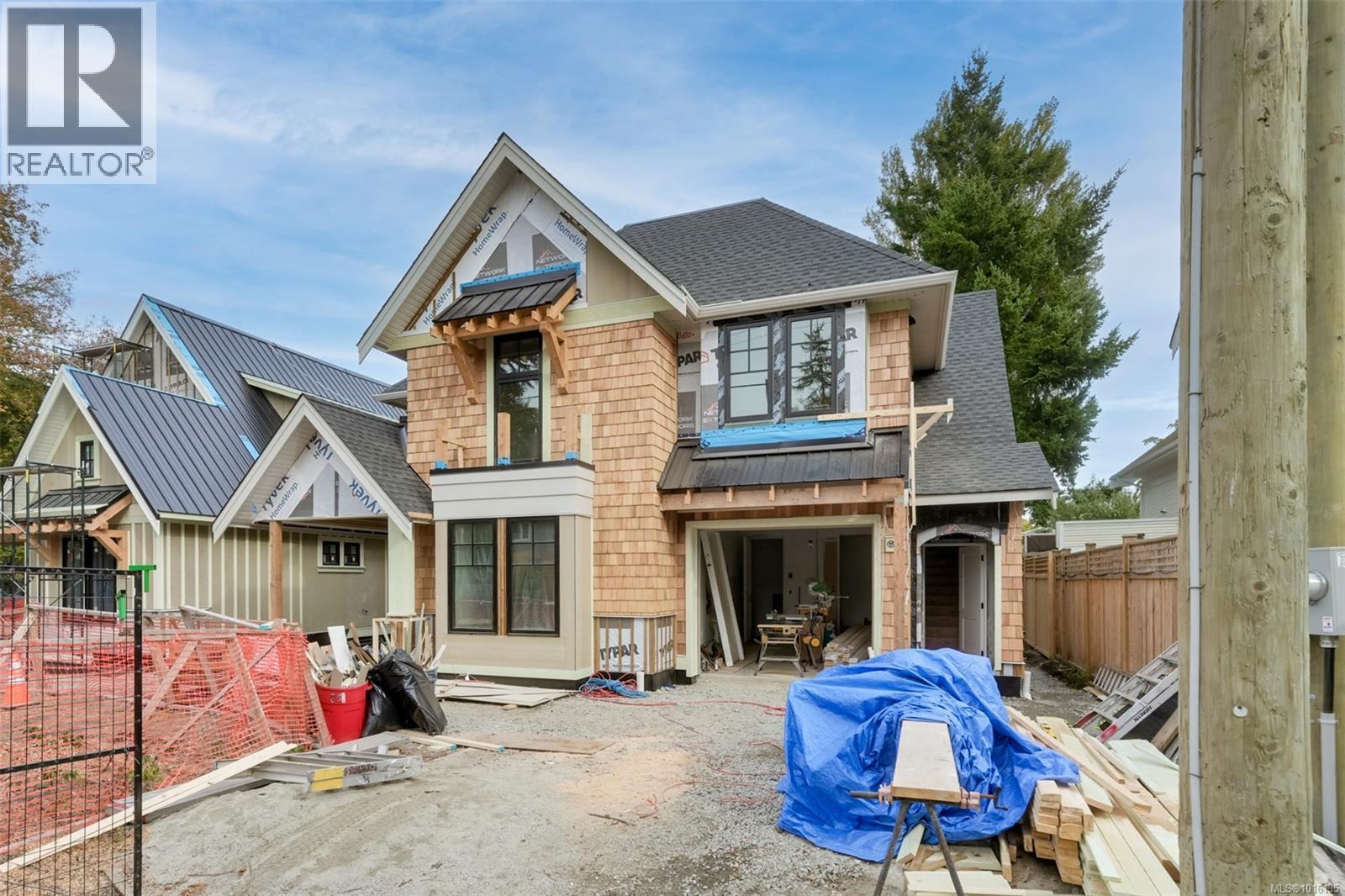  1039 Falkland Road, Oak Bay