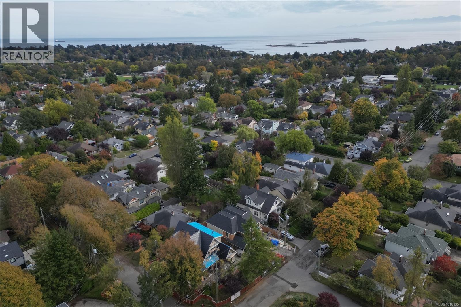  1039 Falkland Road, Oak Bay