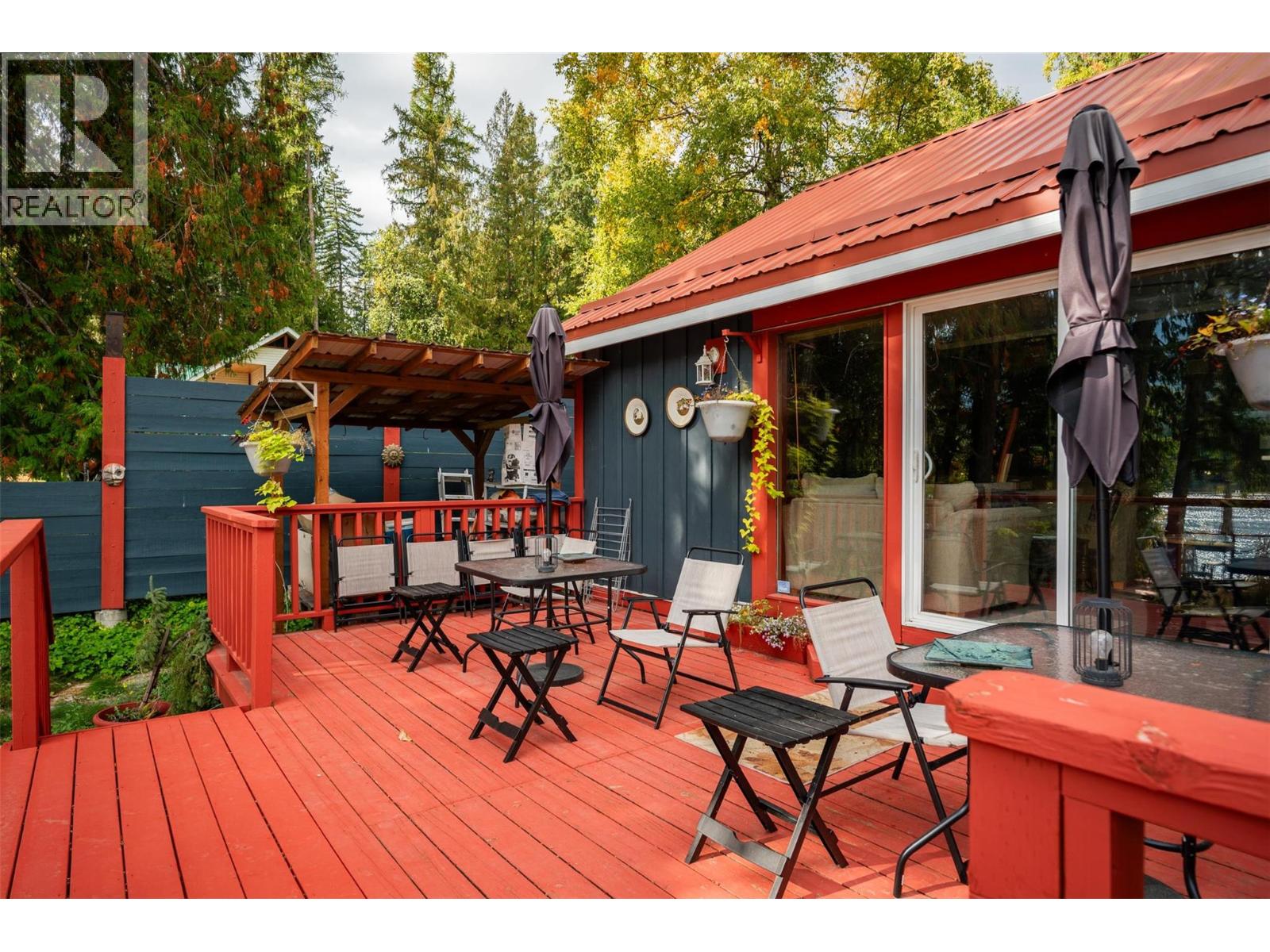 7460 Highway 3a, Balfour