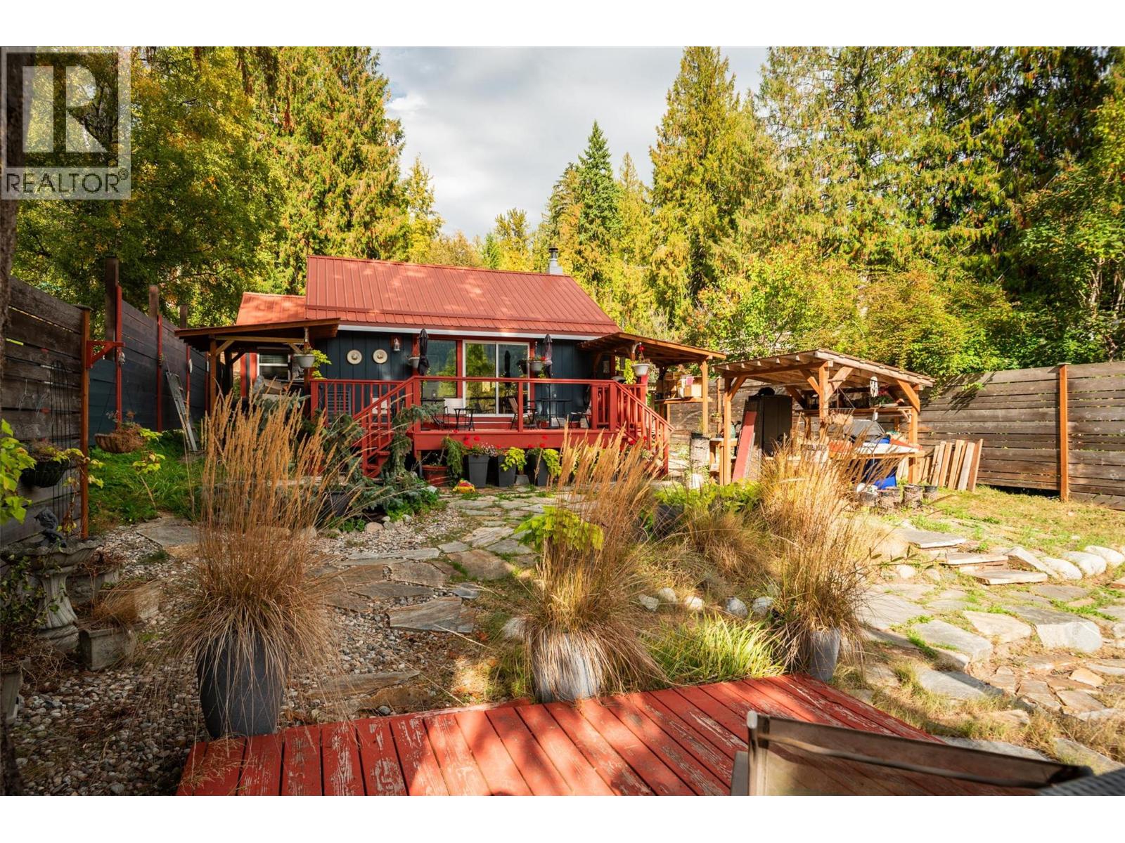 7460 Highway 3a, Balfour