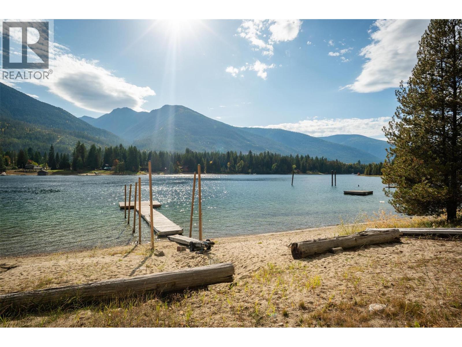 7460 Highway 3a, Balfour