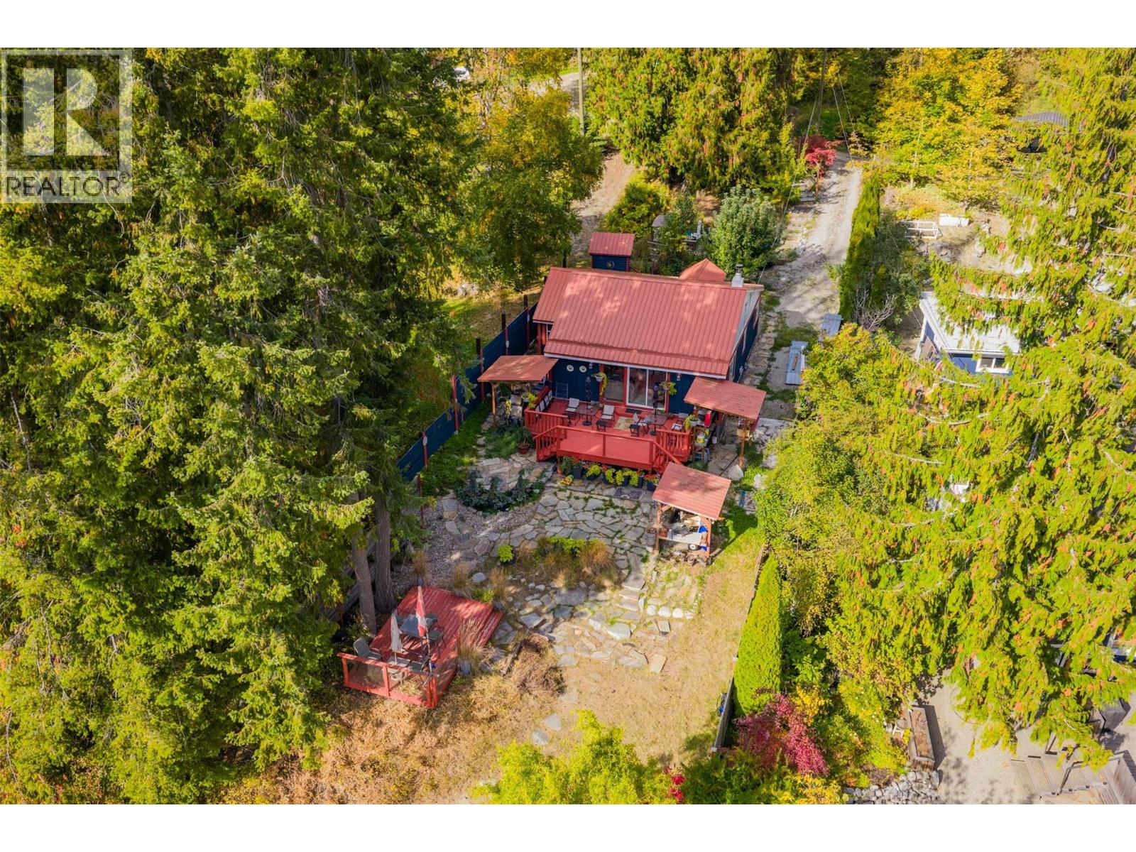 7460 Highway 3a, Balfour