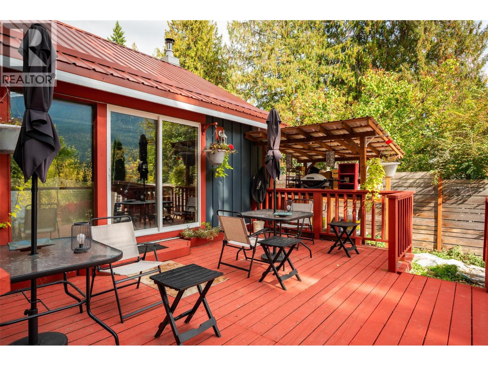 7460 Highway 3a, Balfour