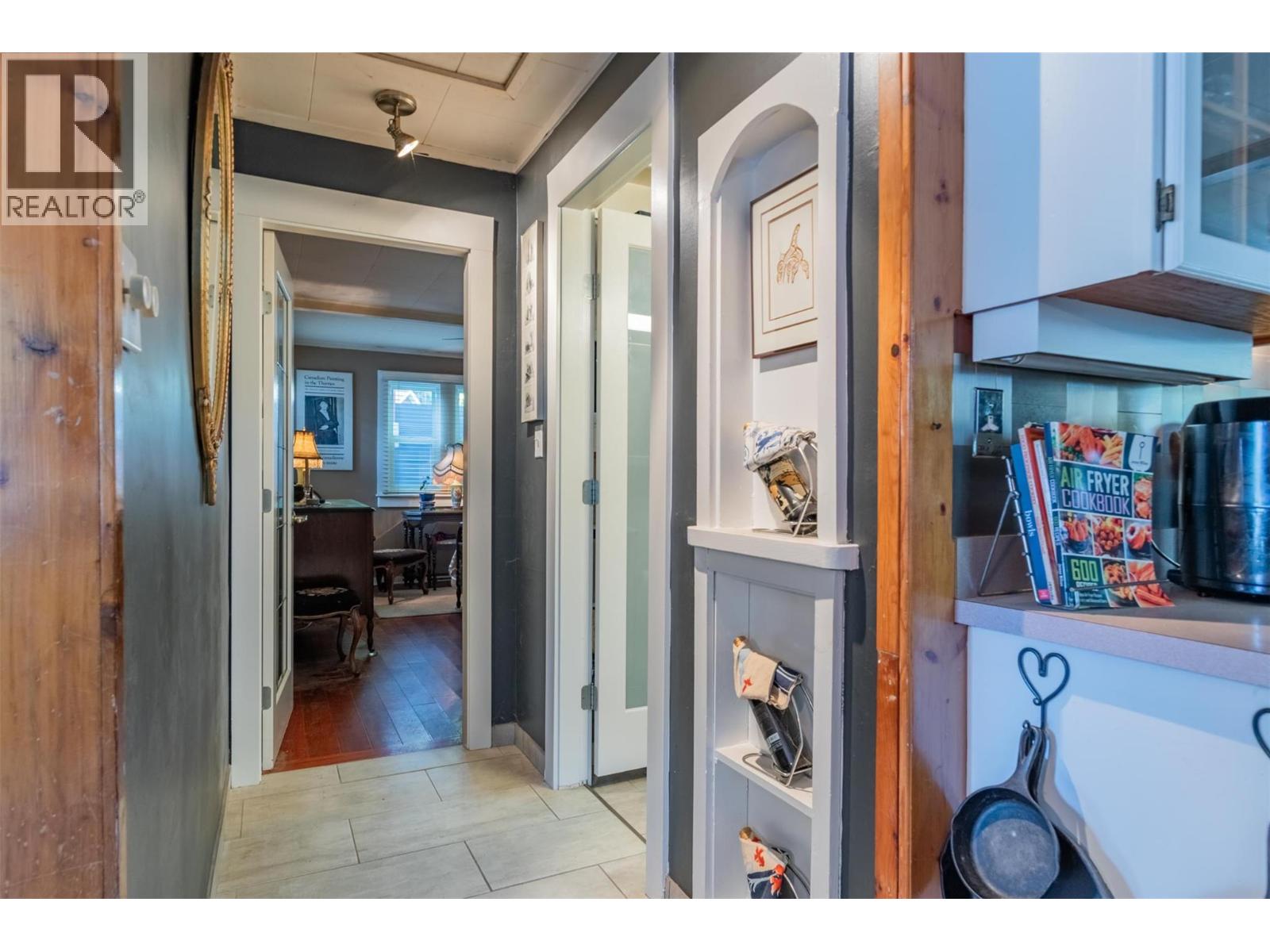 7460 Highway 3a, Balfour