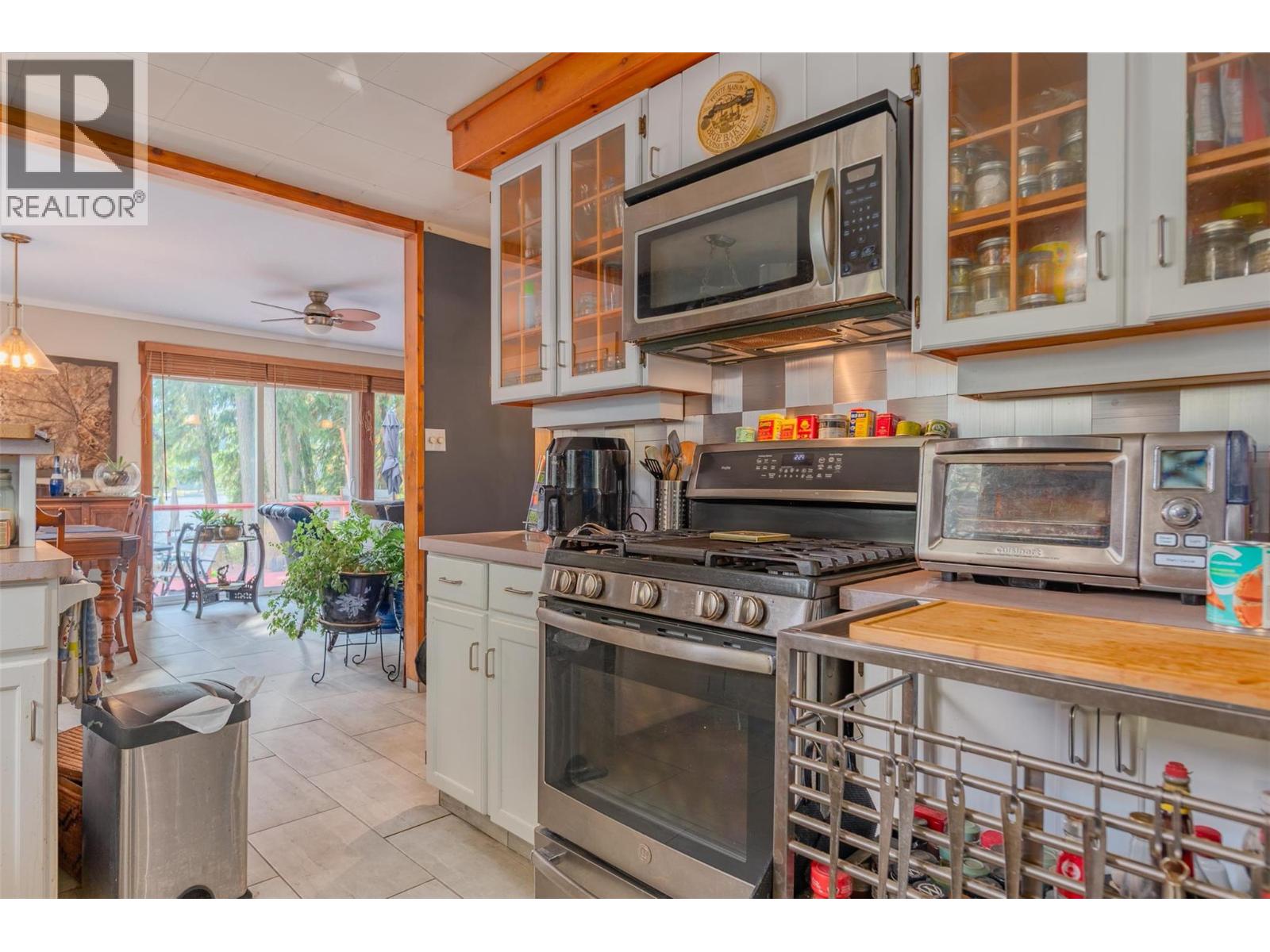 7460 Highway 3a, Balfour