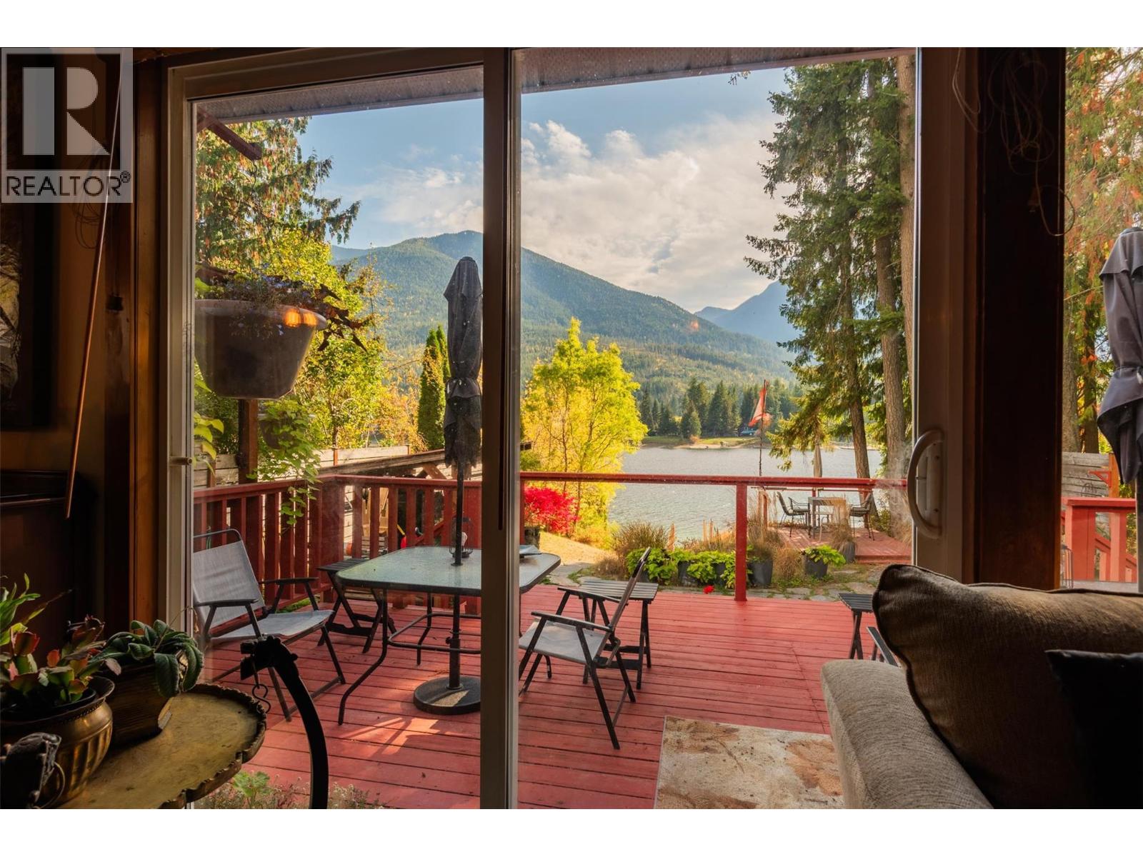 7460 Highway 3a, Balfour