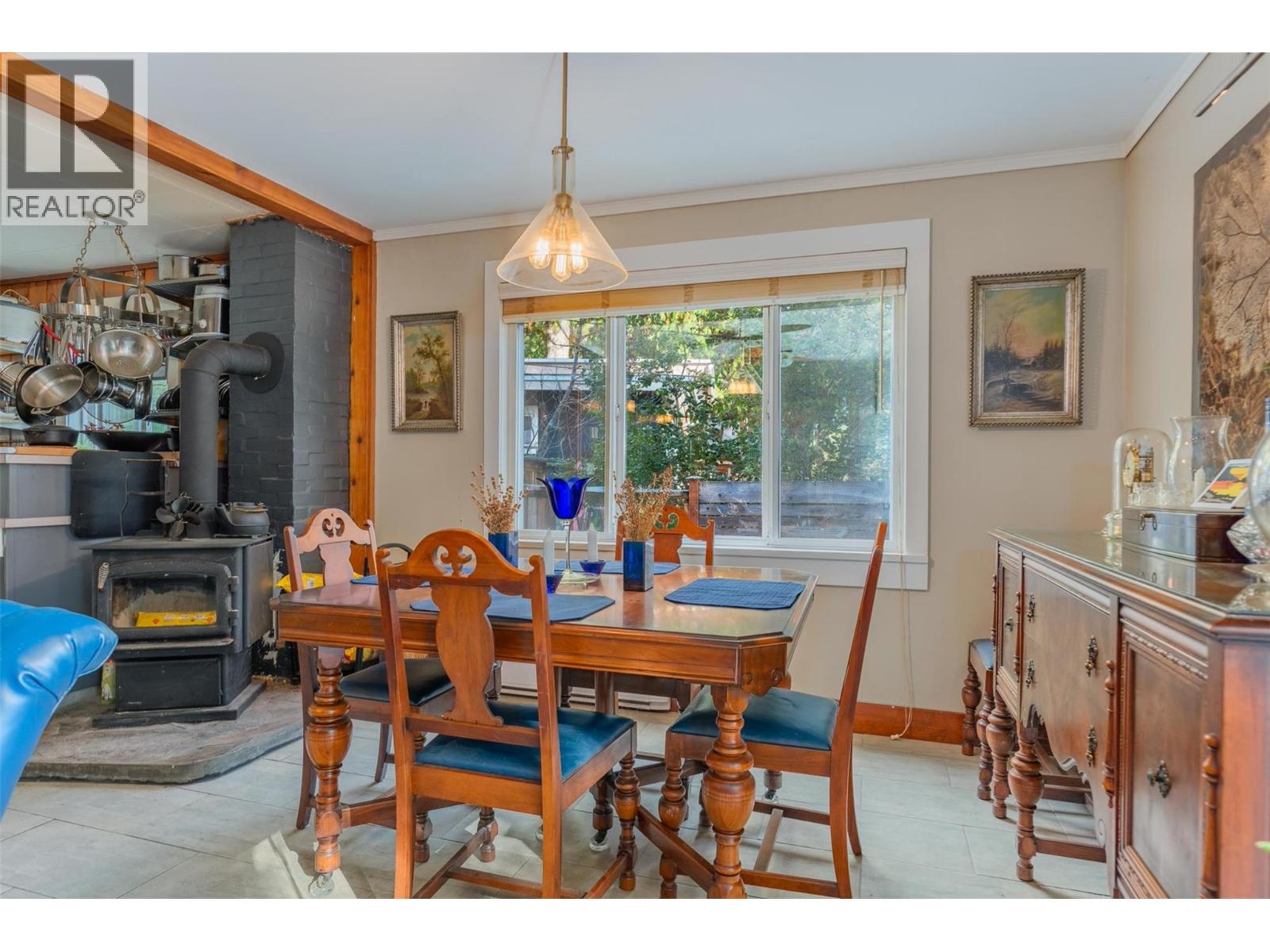 7460 Highway 3a, Balfour