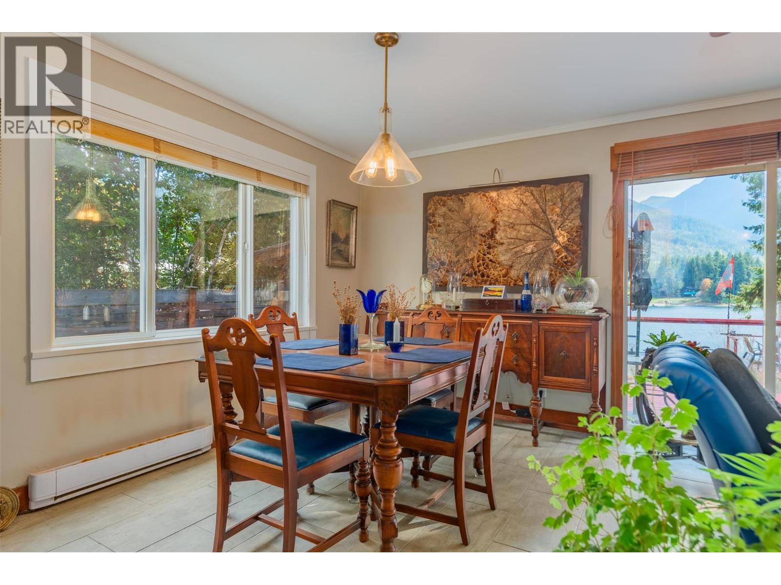 7460 Highway 3a, Balfour