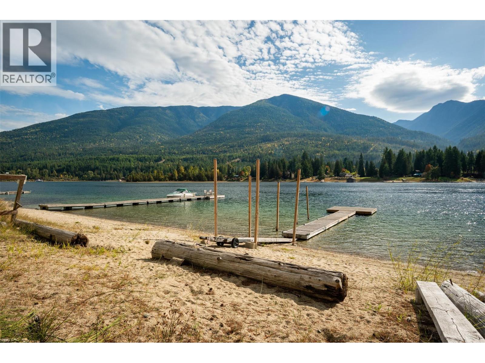 7460 Highway 3a, Balfour