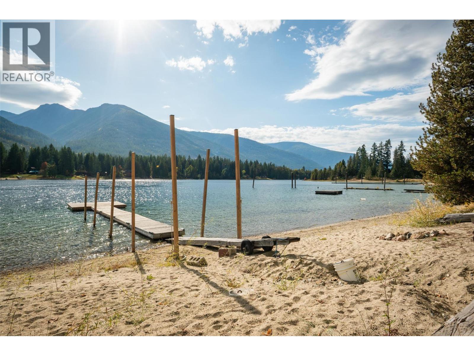 7460 Highway 3a, Balfour