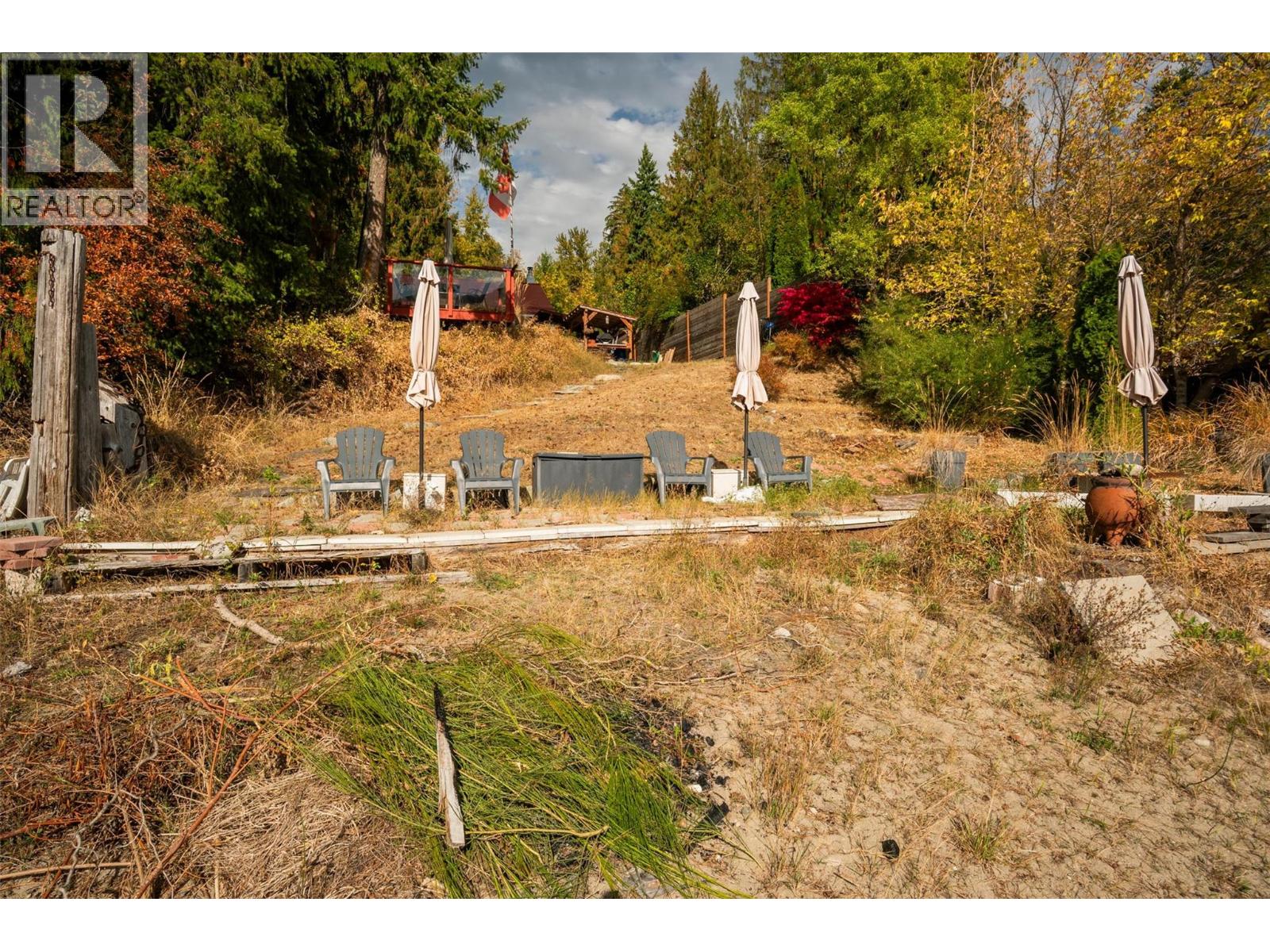 7460 Highway 3a, Balfour