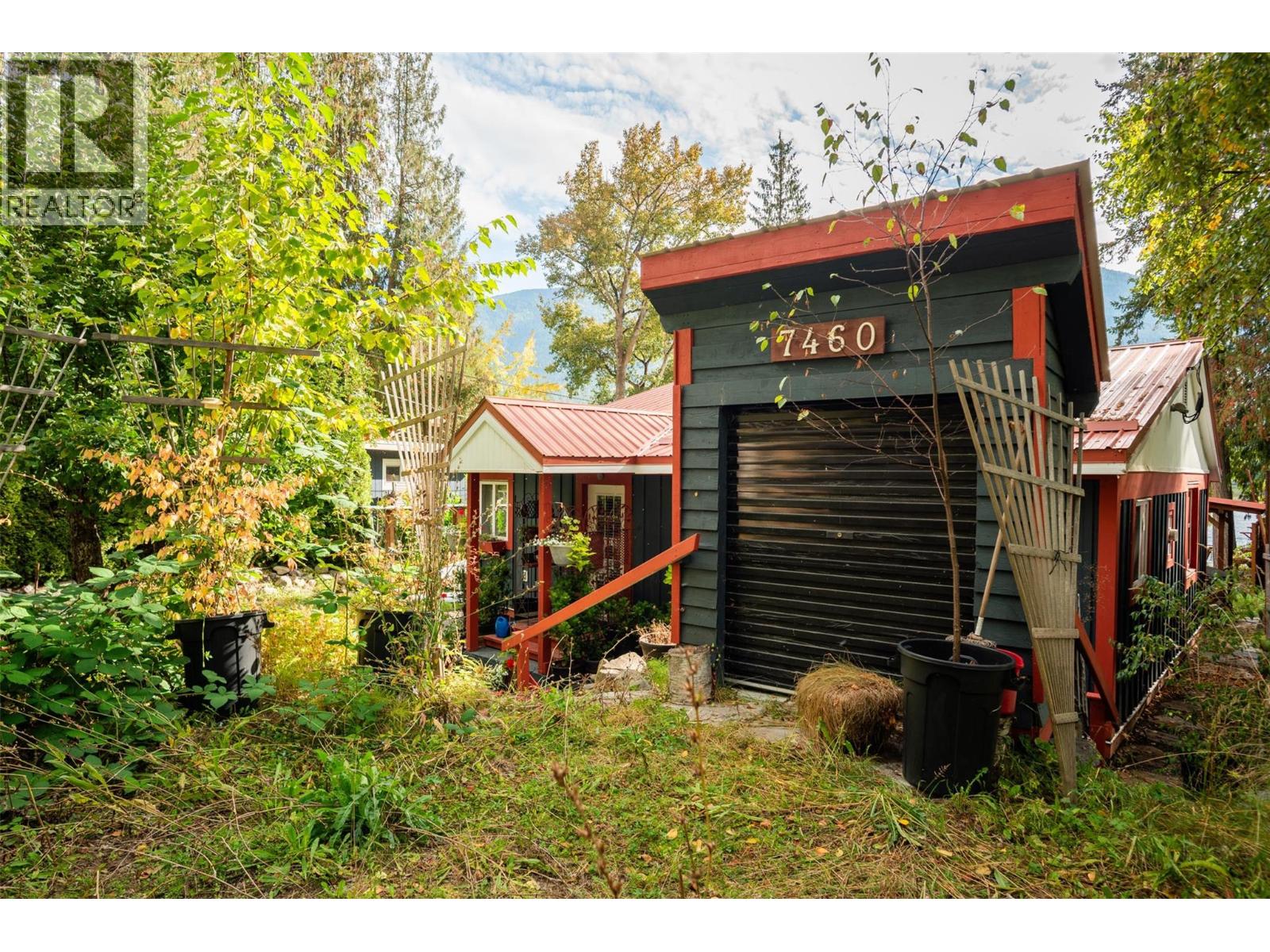 7460 Highway 3a, Balfour