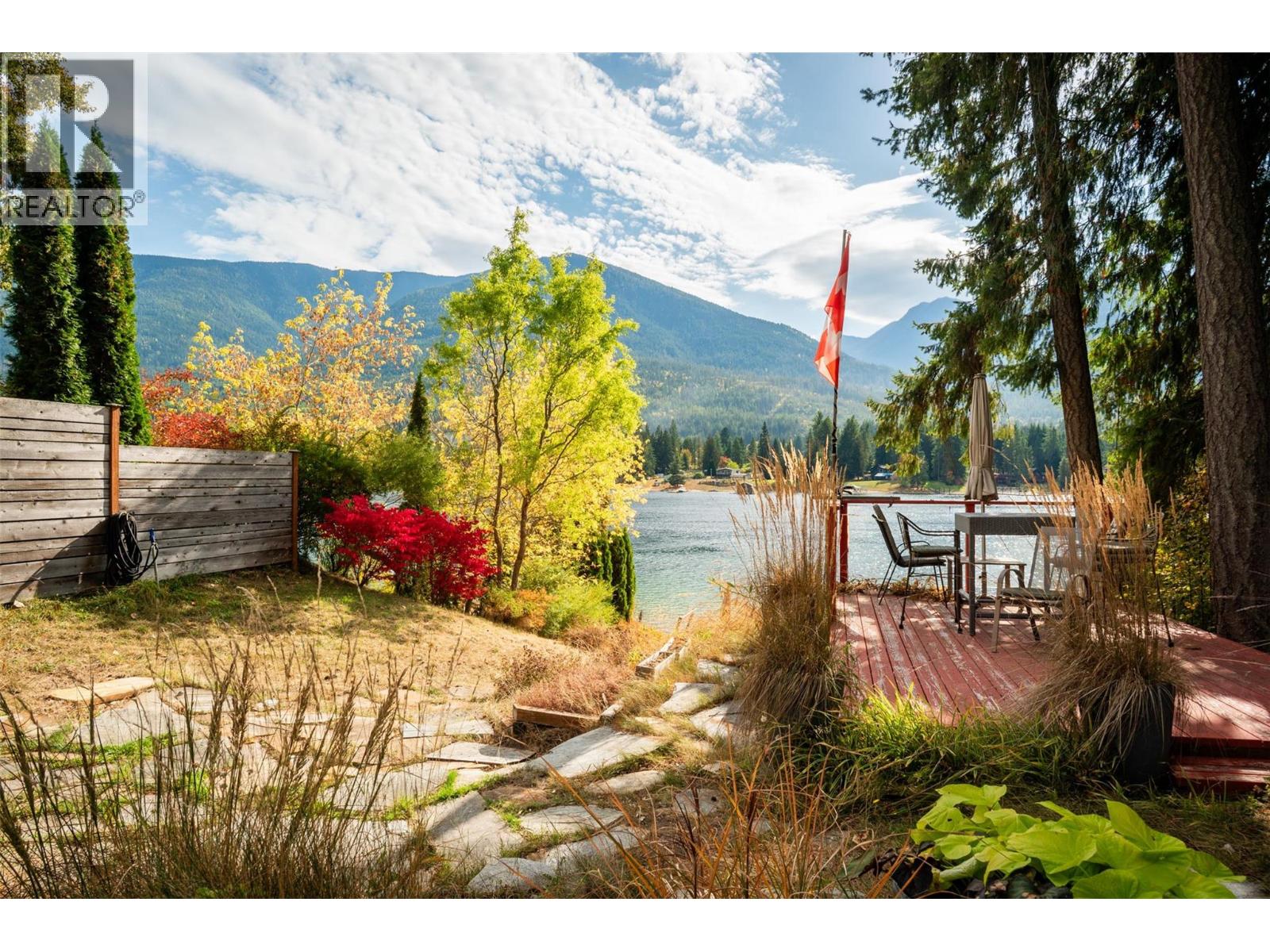 7460 Highway 3a, Balfour