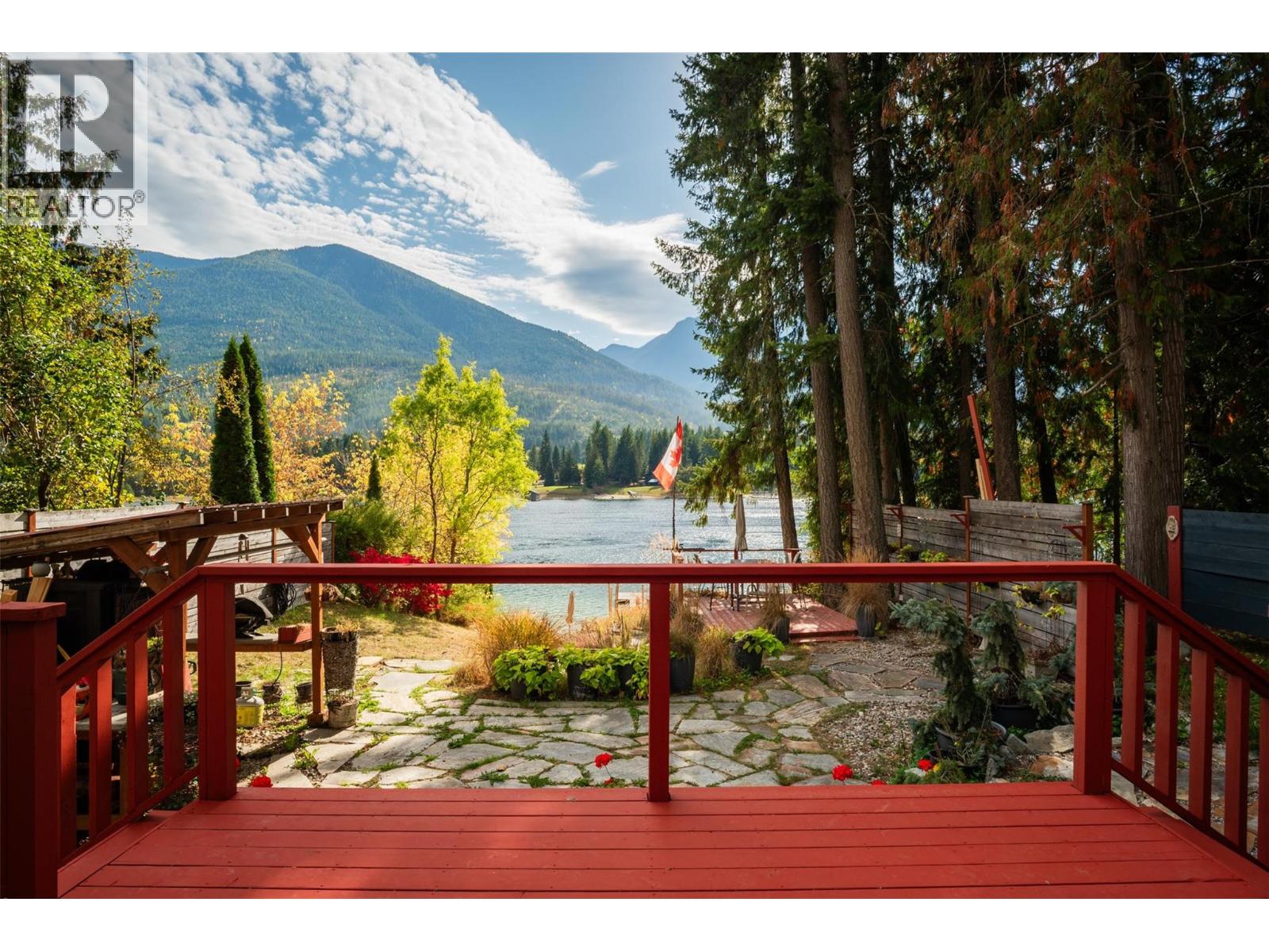 7460 Highway 3a, Balfour