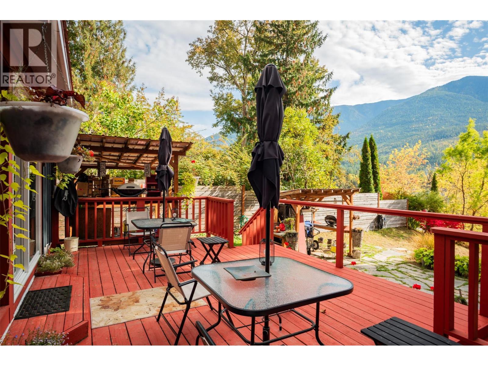 7460 Highway 3a, Balfour