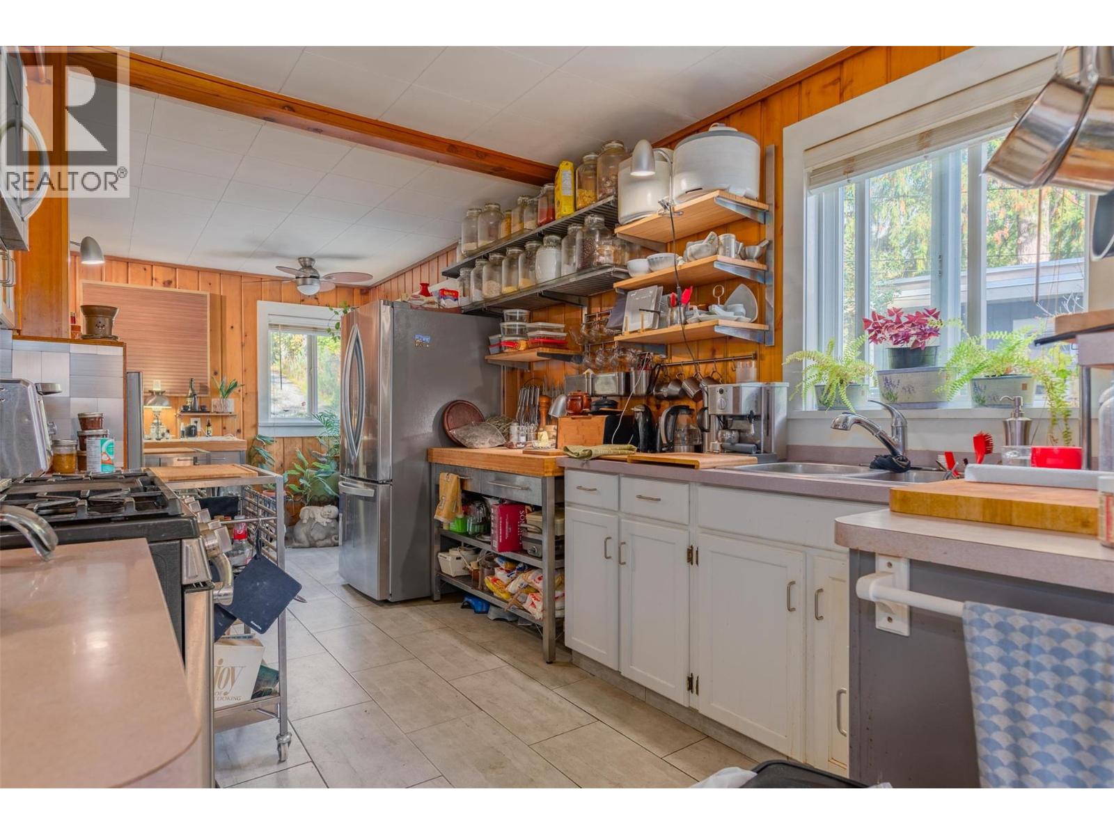 7460 Highway 3a, Balfour