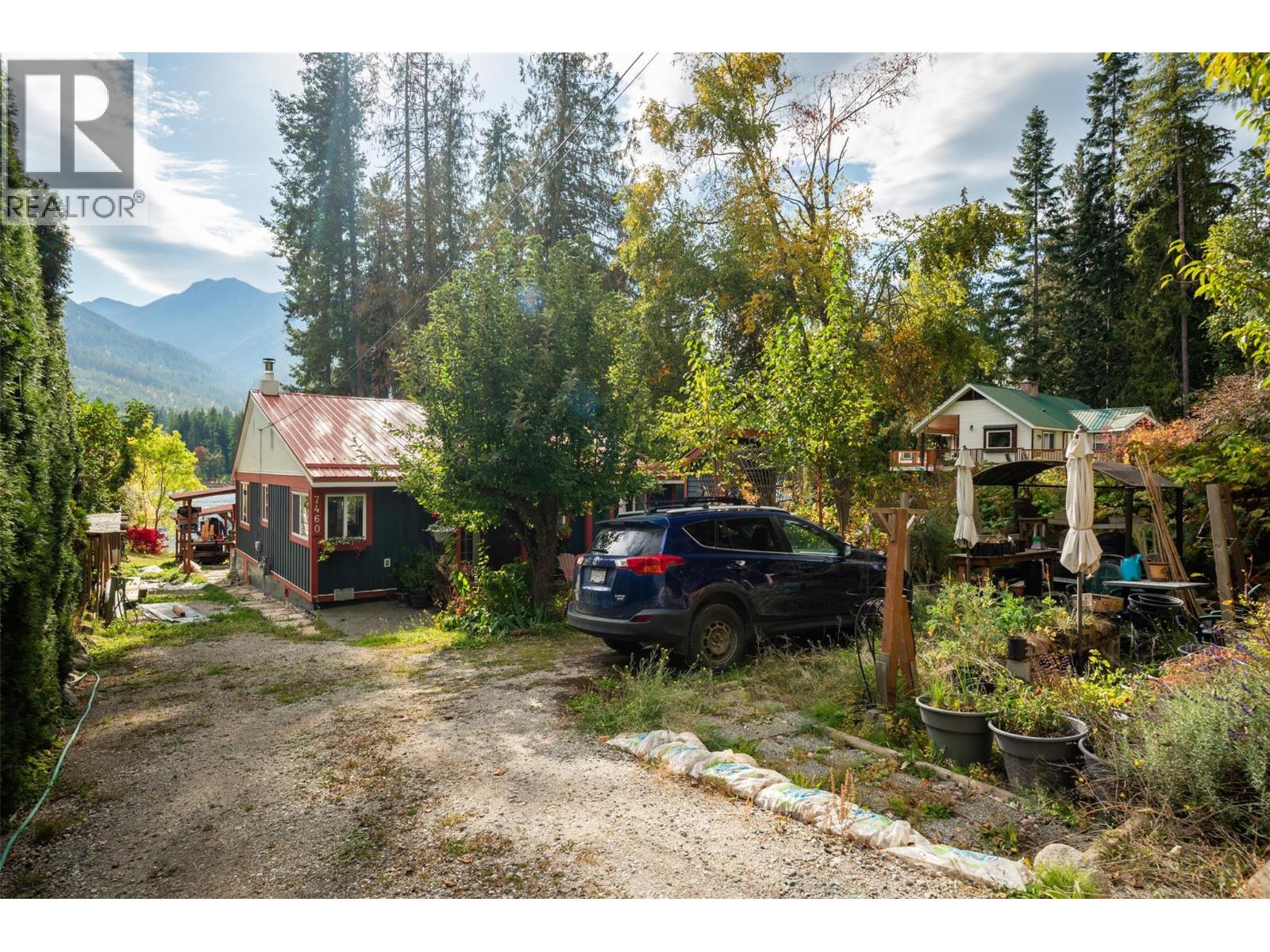 7460 Highway 3a, Balfour